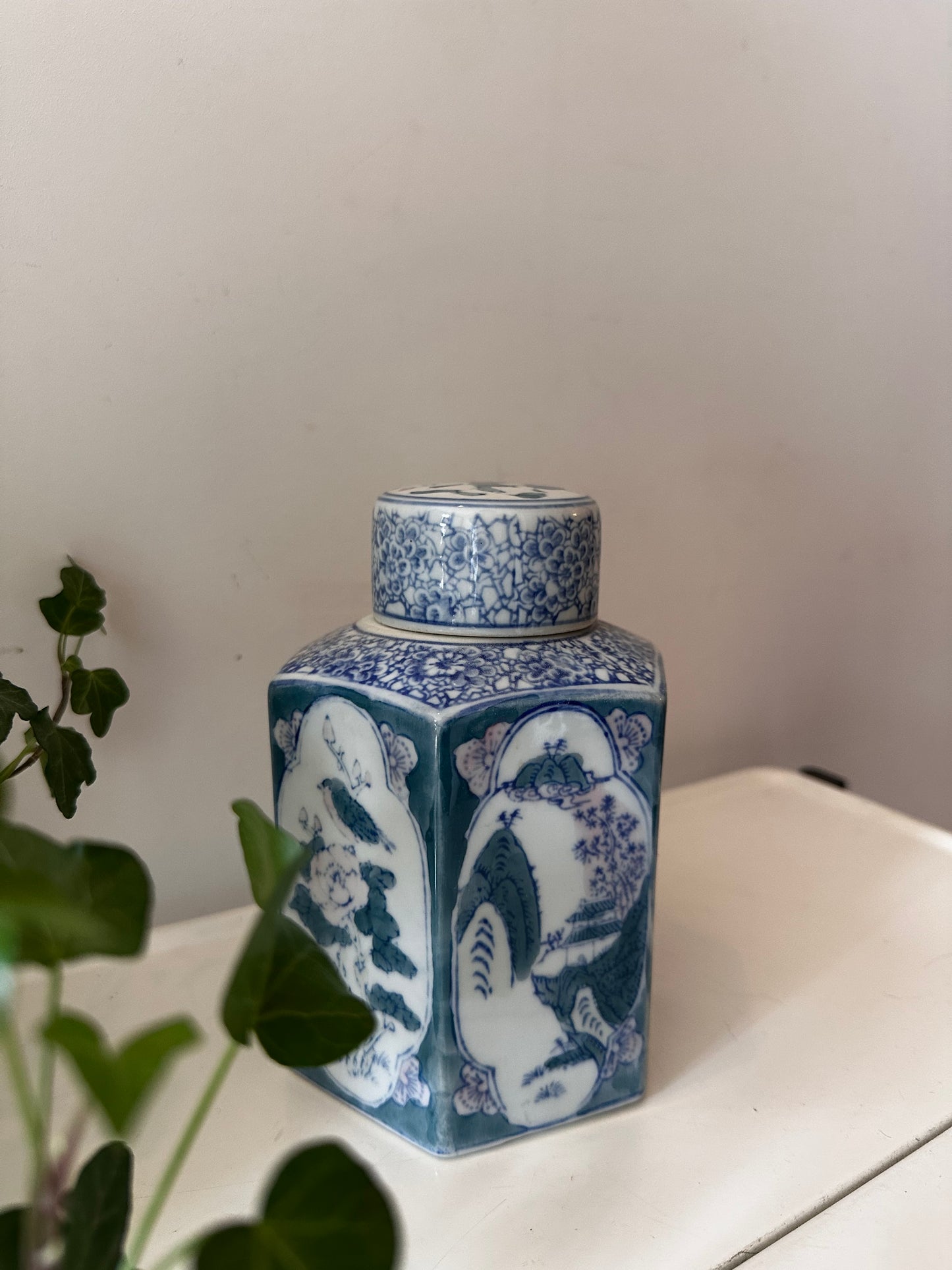 Porseleinen Chinees theebusje