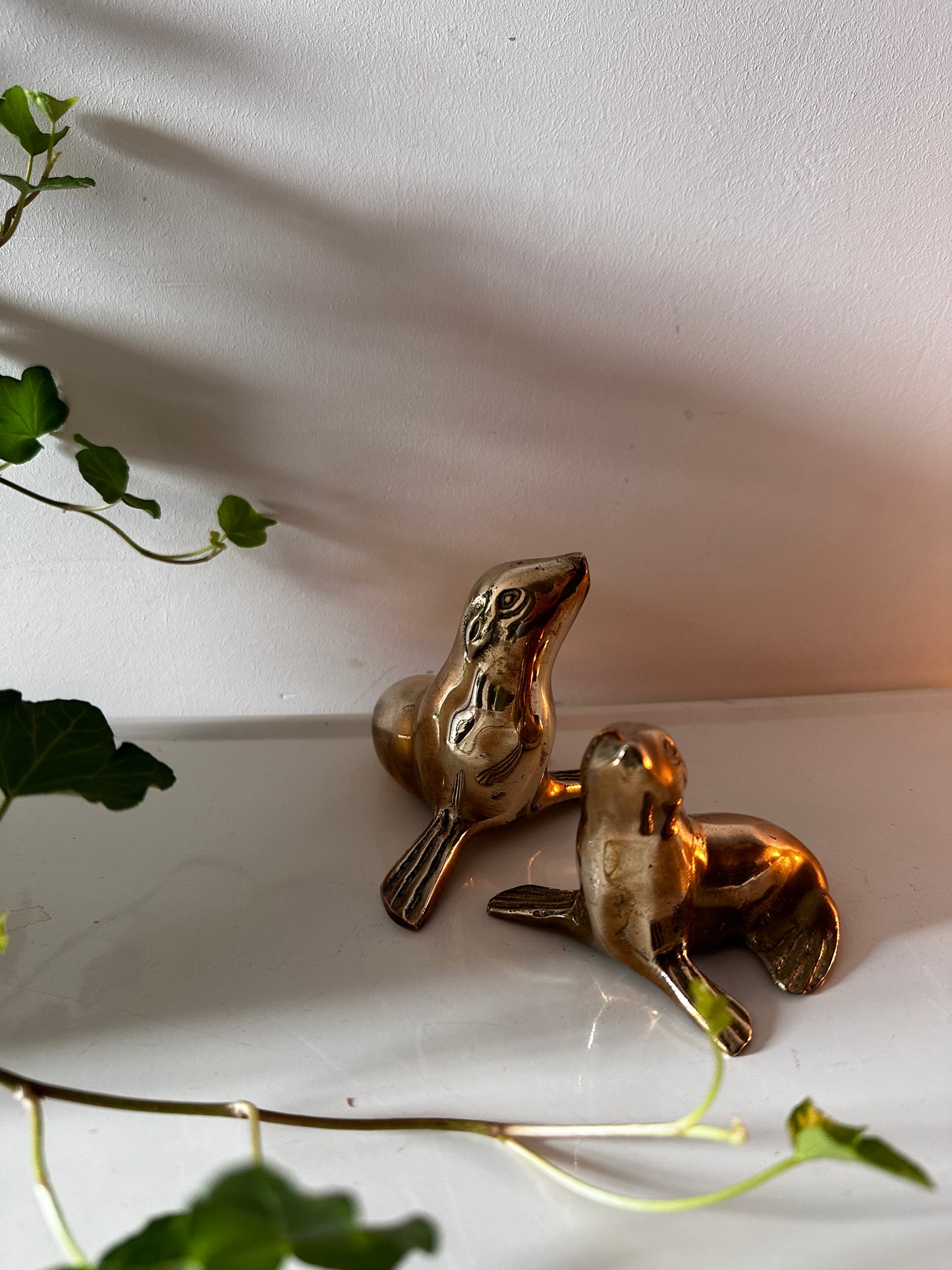 Messing set van twee zeehondjes