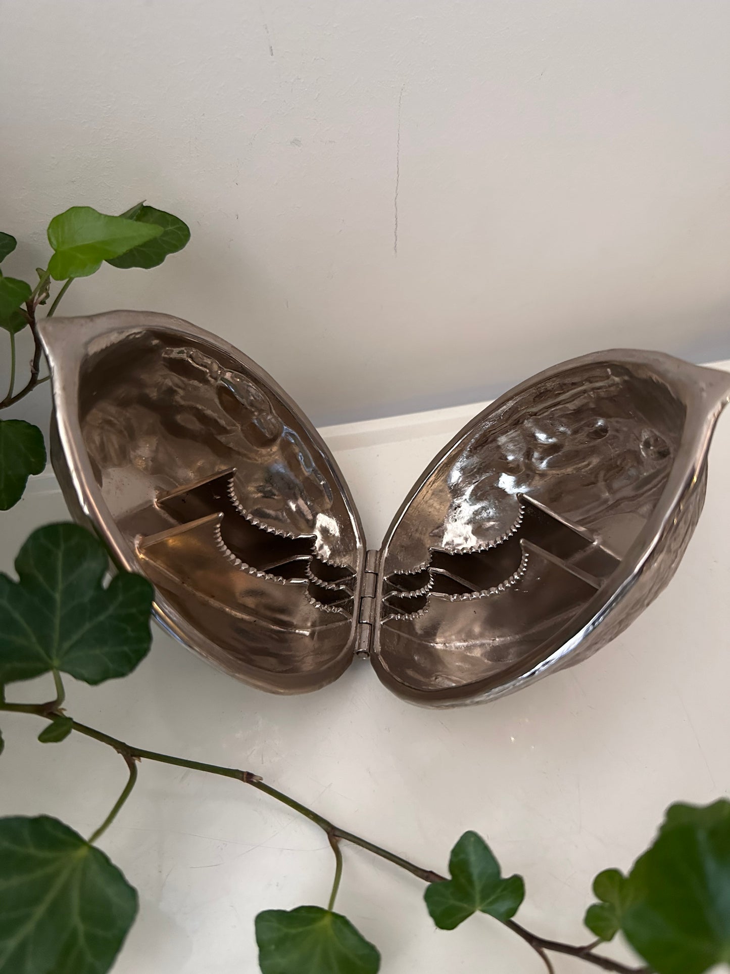 Zilverkleurige jaren 70 notenkraker