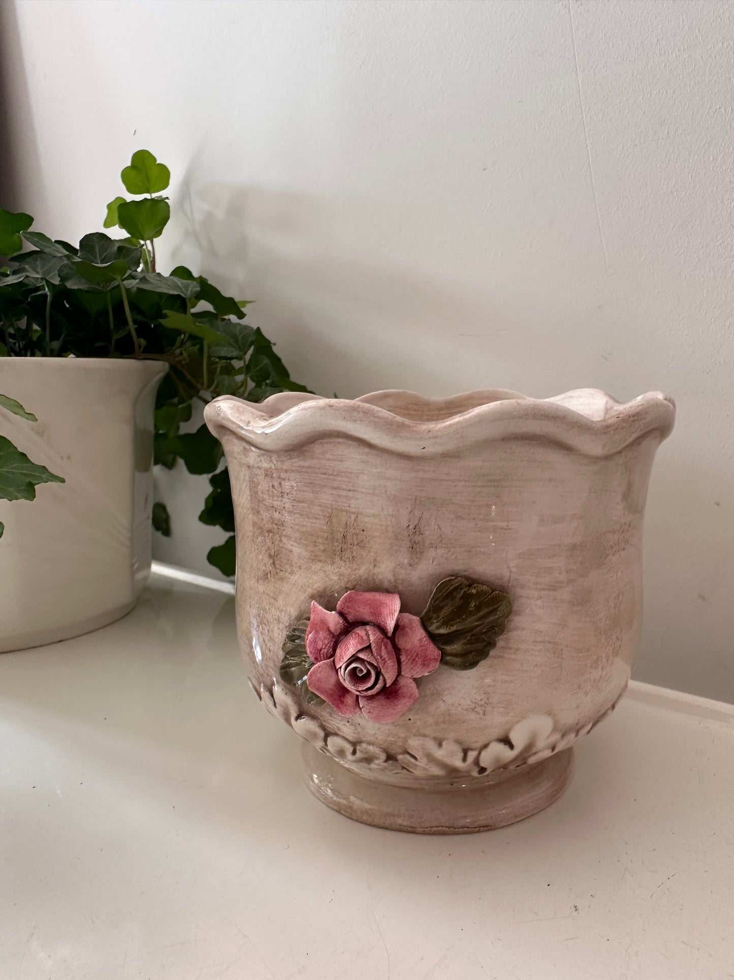Bloempot brocante met roosjes