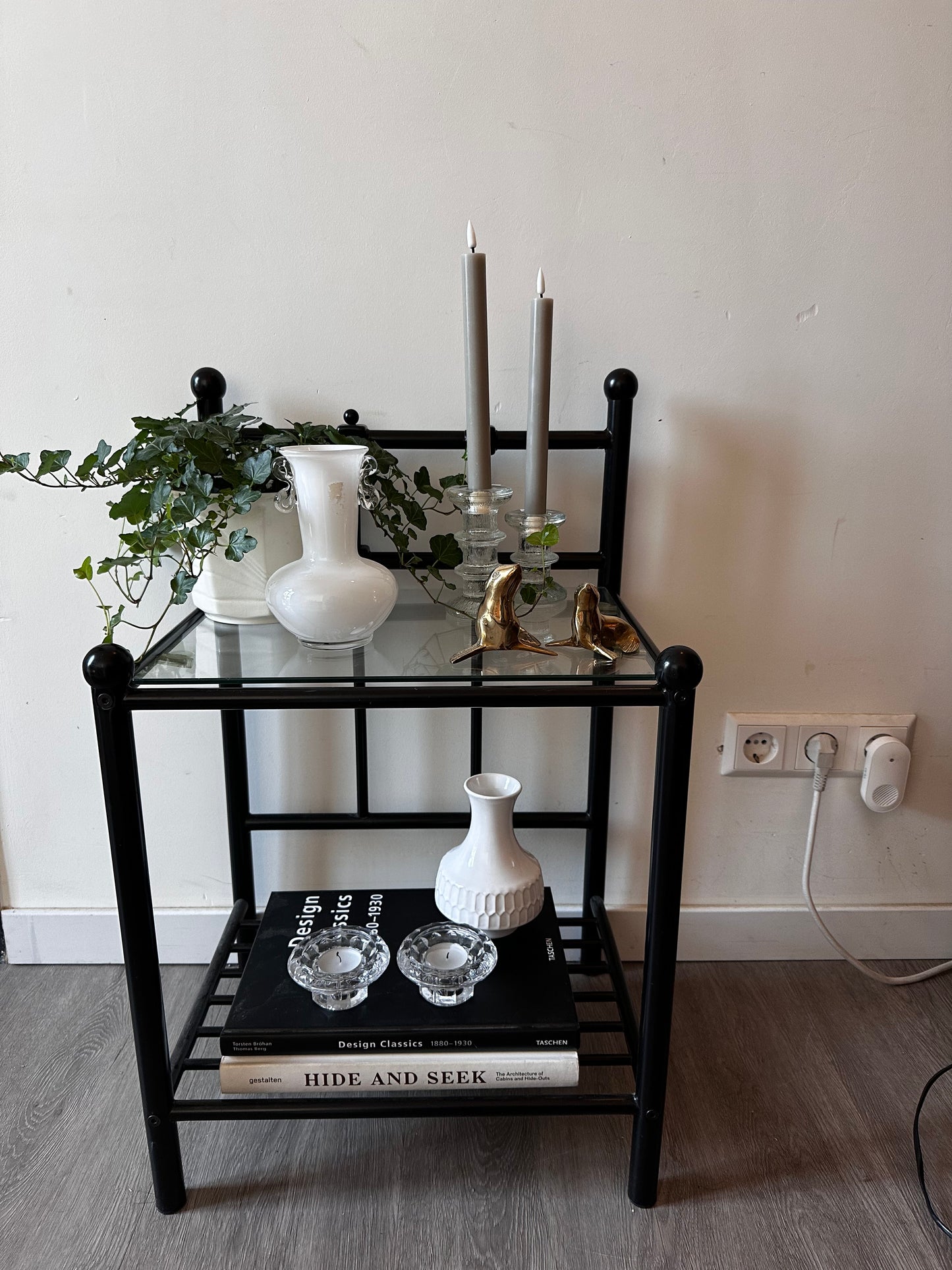 Nachtkastje bijzettafeltje vintage