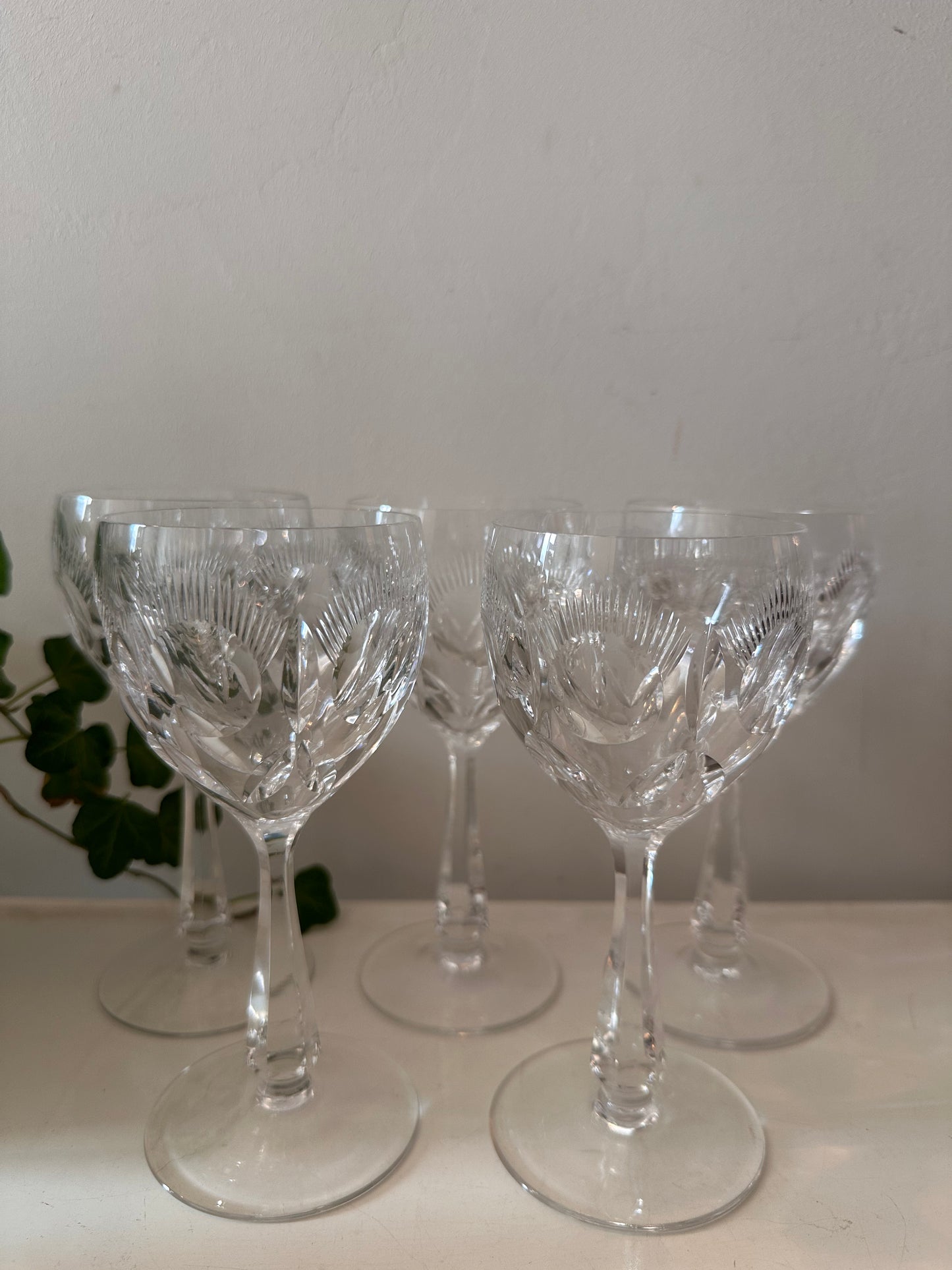 Set van 5 zwaar kristallen wijnglazen