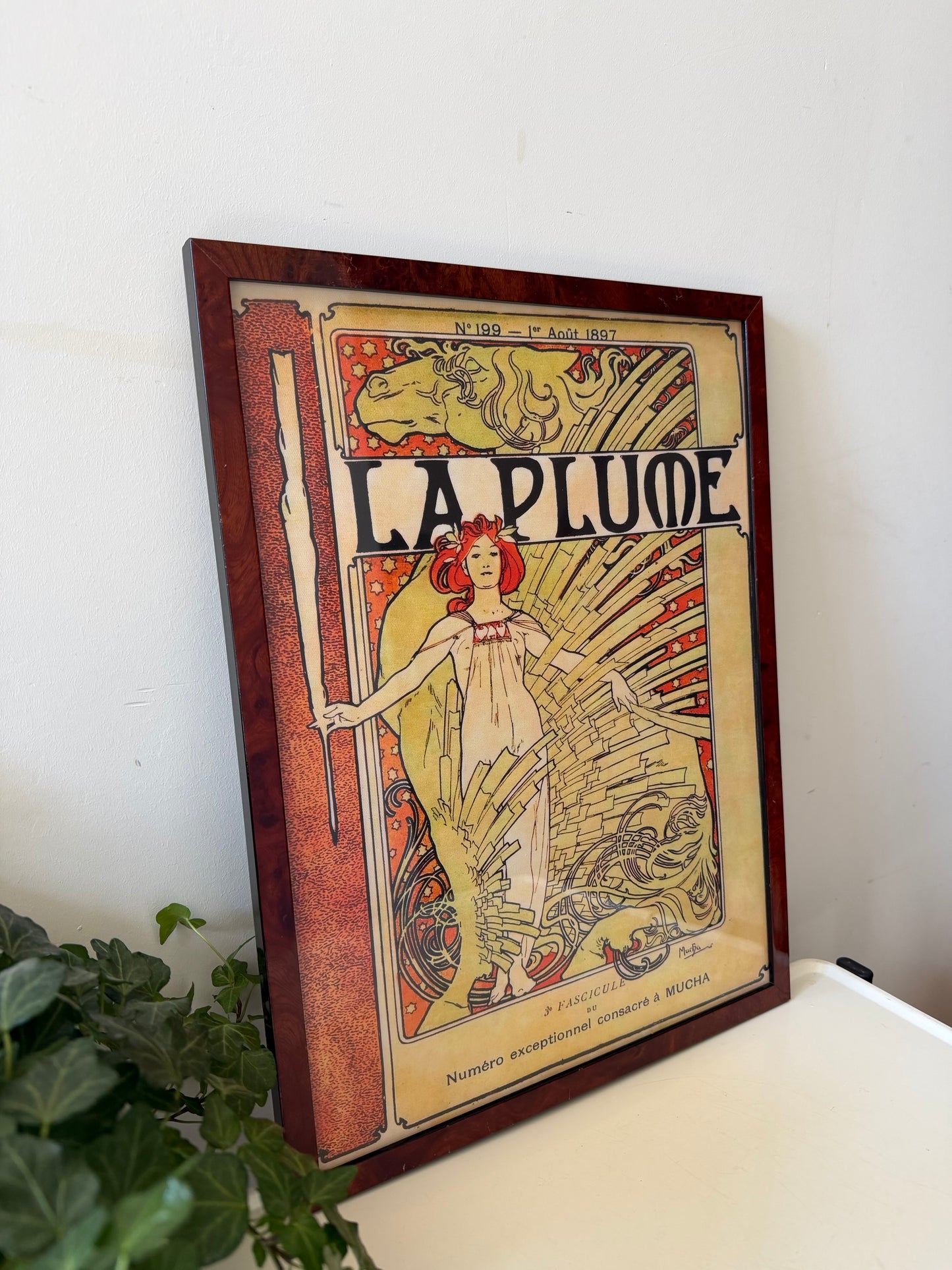 Art Nouveau prent La Plume in houten lijst