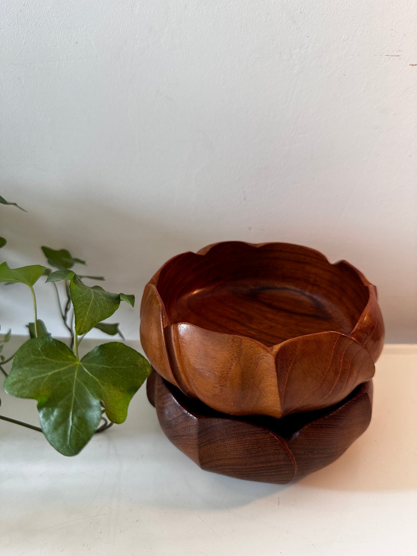 2 teakhouten vintage schalen Mid century