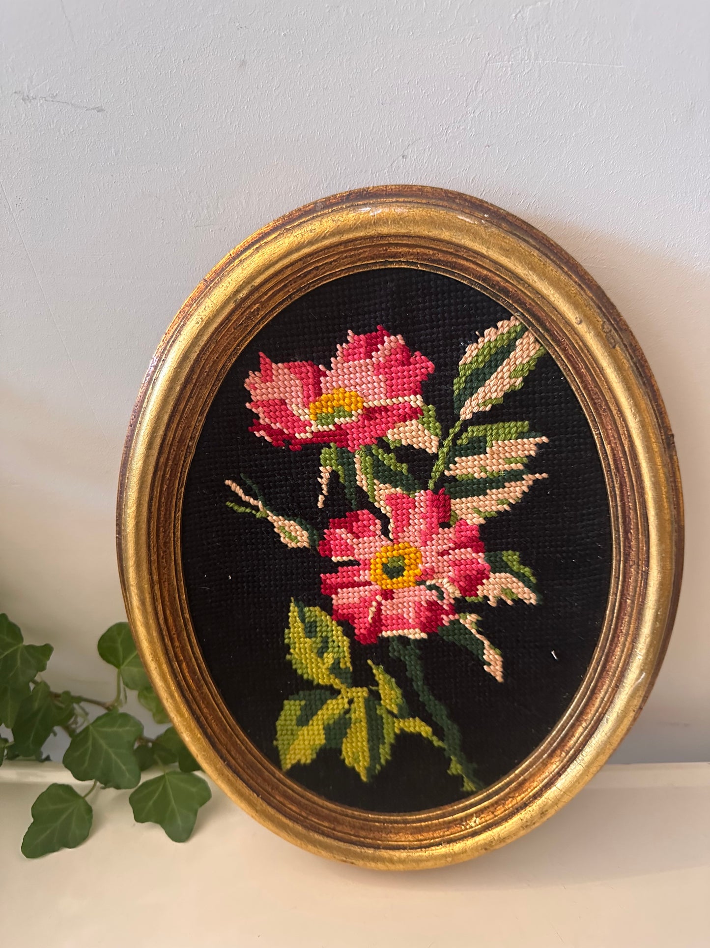 Ovaal lijstje met borduurwerkje