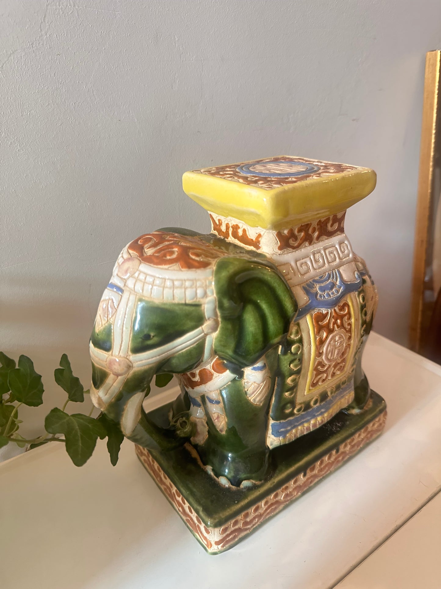 Keramieken klein olifanten plantentafeltje