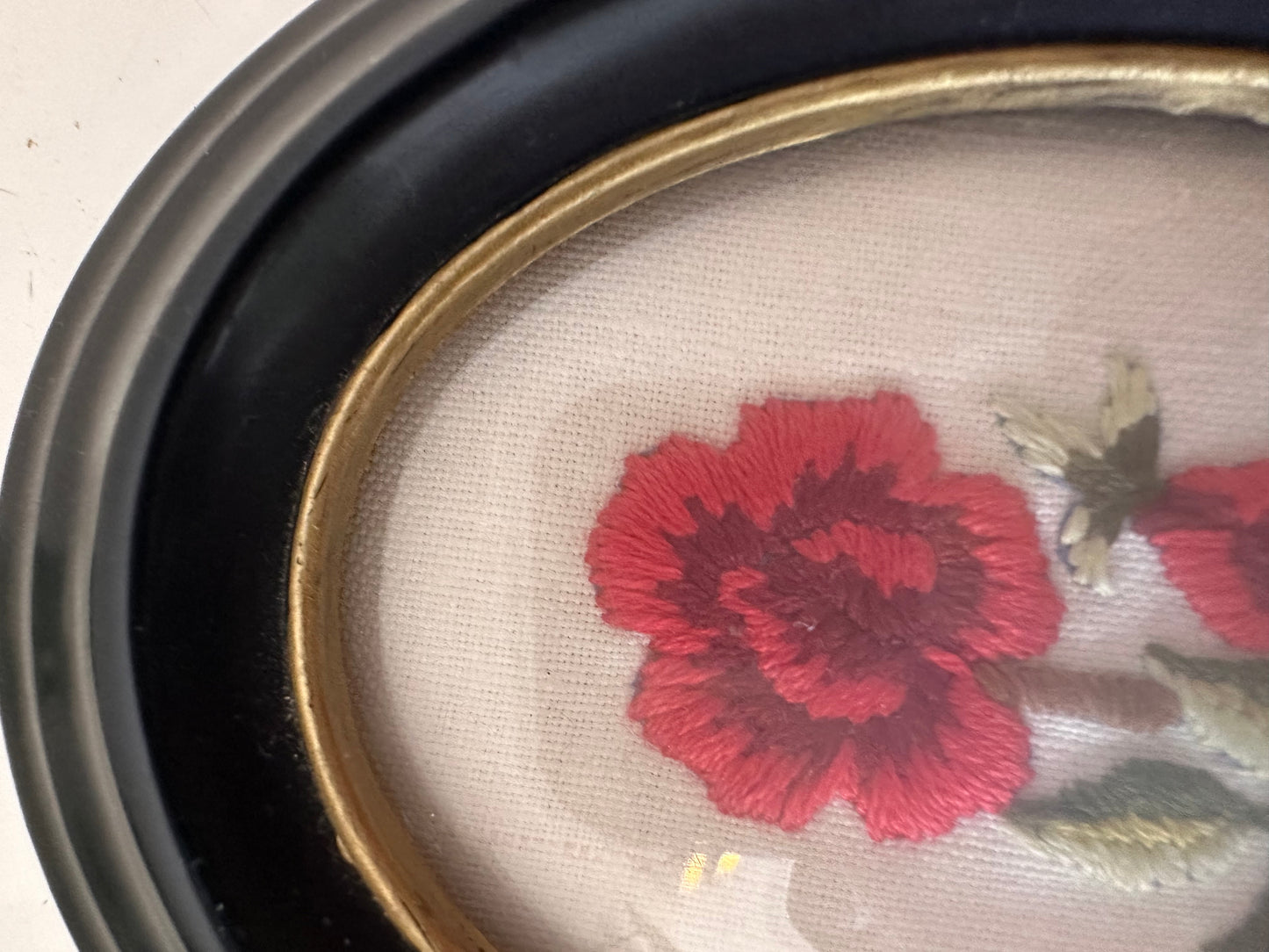 Mini borduurwerkje in ovaal lijstje