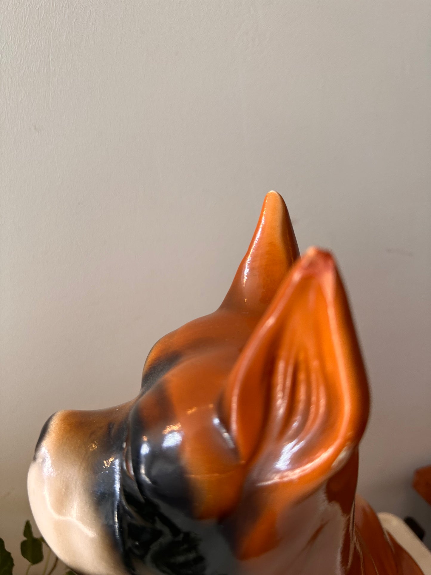 Keramieken beeld boxer hond