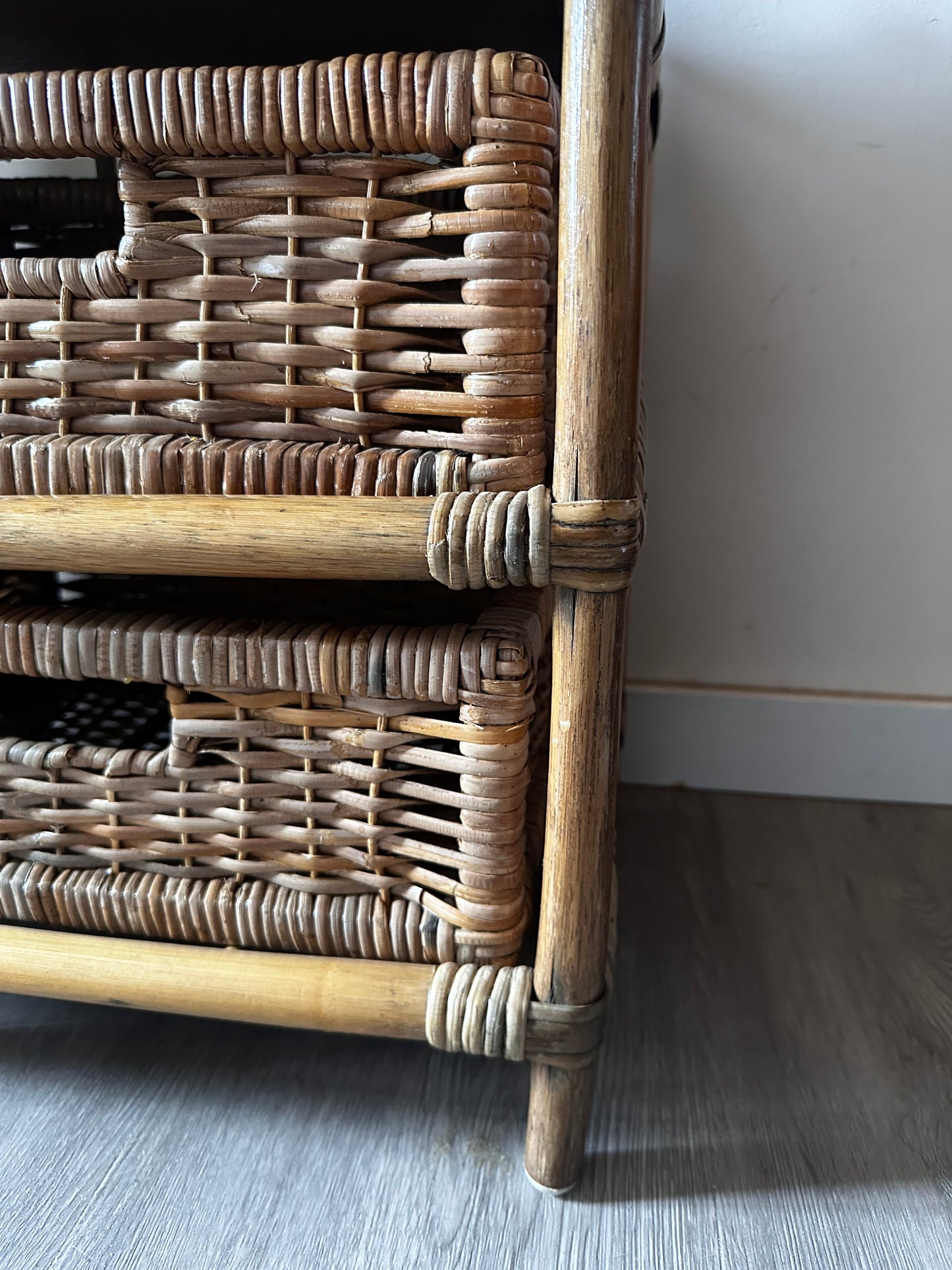 Vintage rotan ladekastje