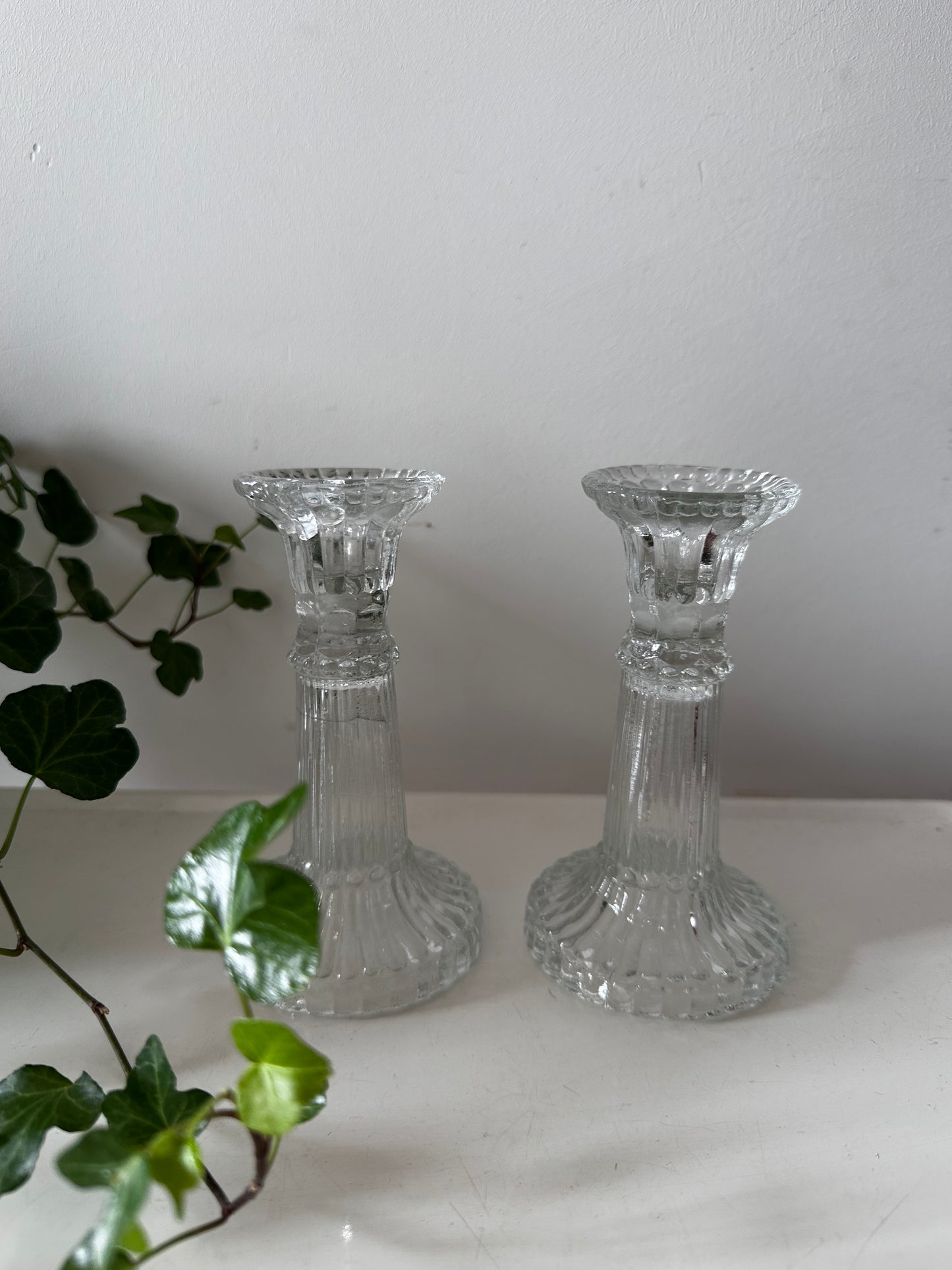 2 Glazen kandelaars jaren 30