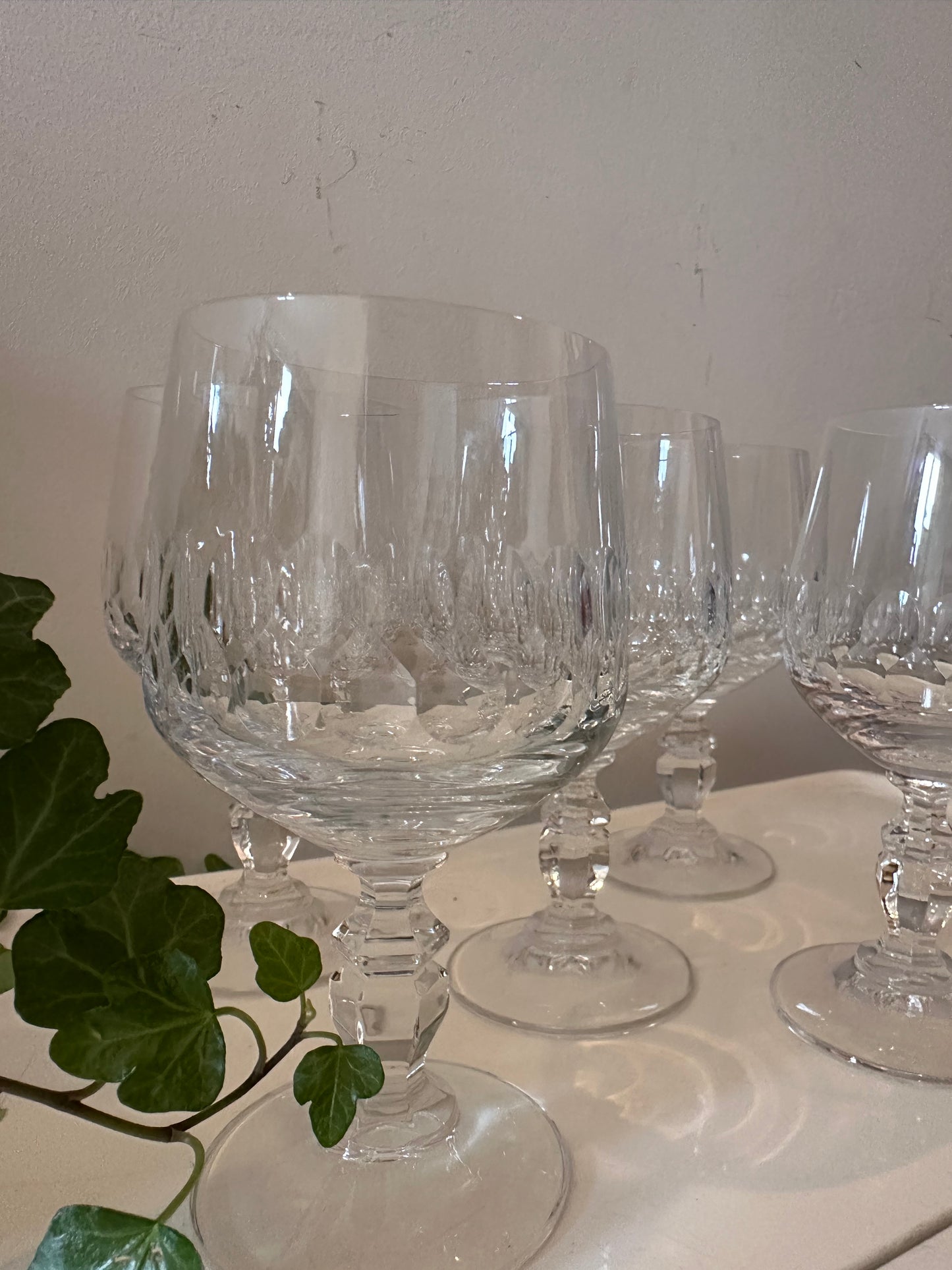 Set van 5 kristallen wijnglazen