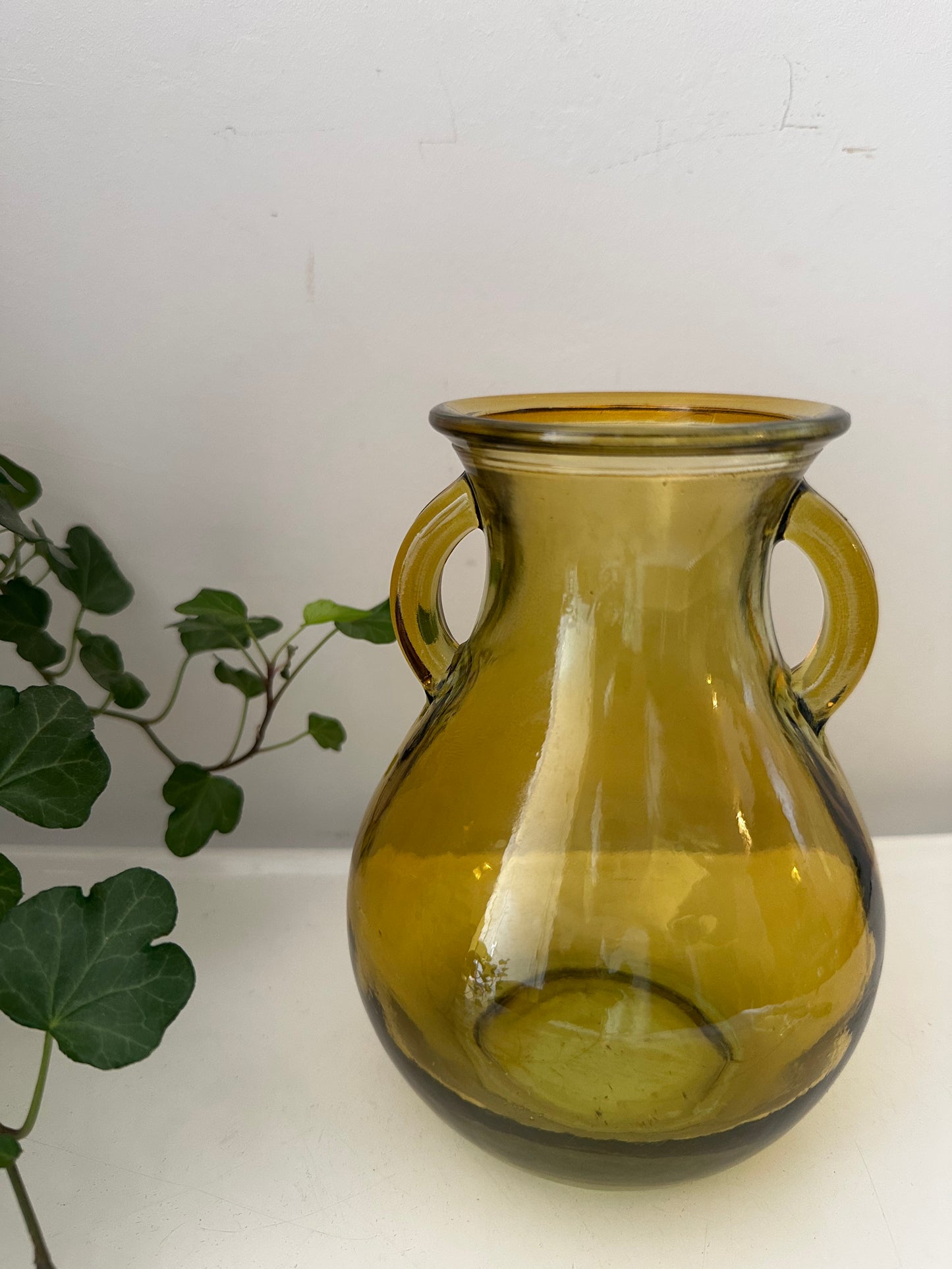 Olijfgroen vaasje glas