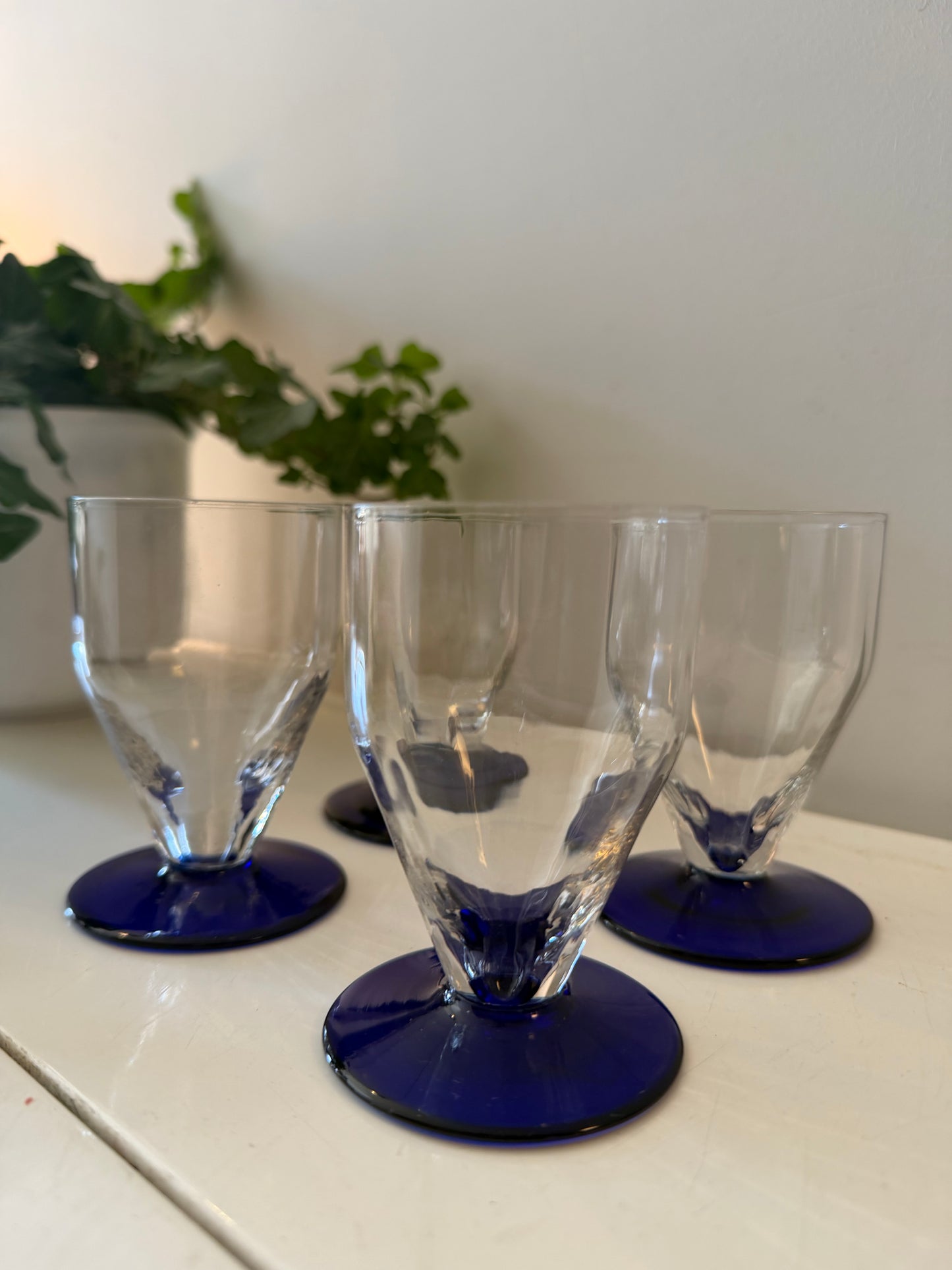 Set van 4 vintage voetglaasjes