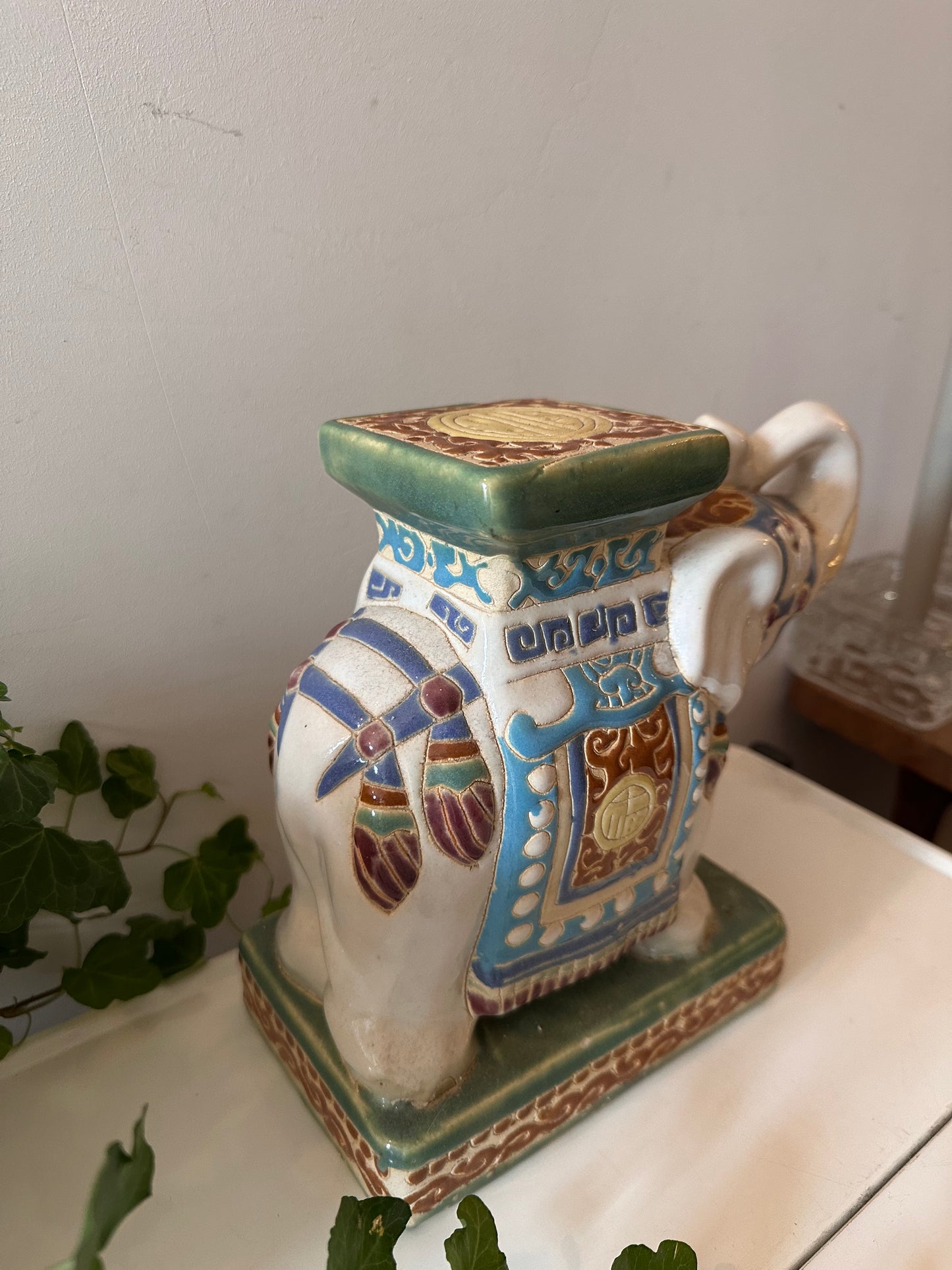 Klein keramieken plantentafeltje Olifant