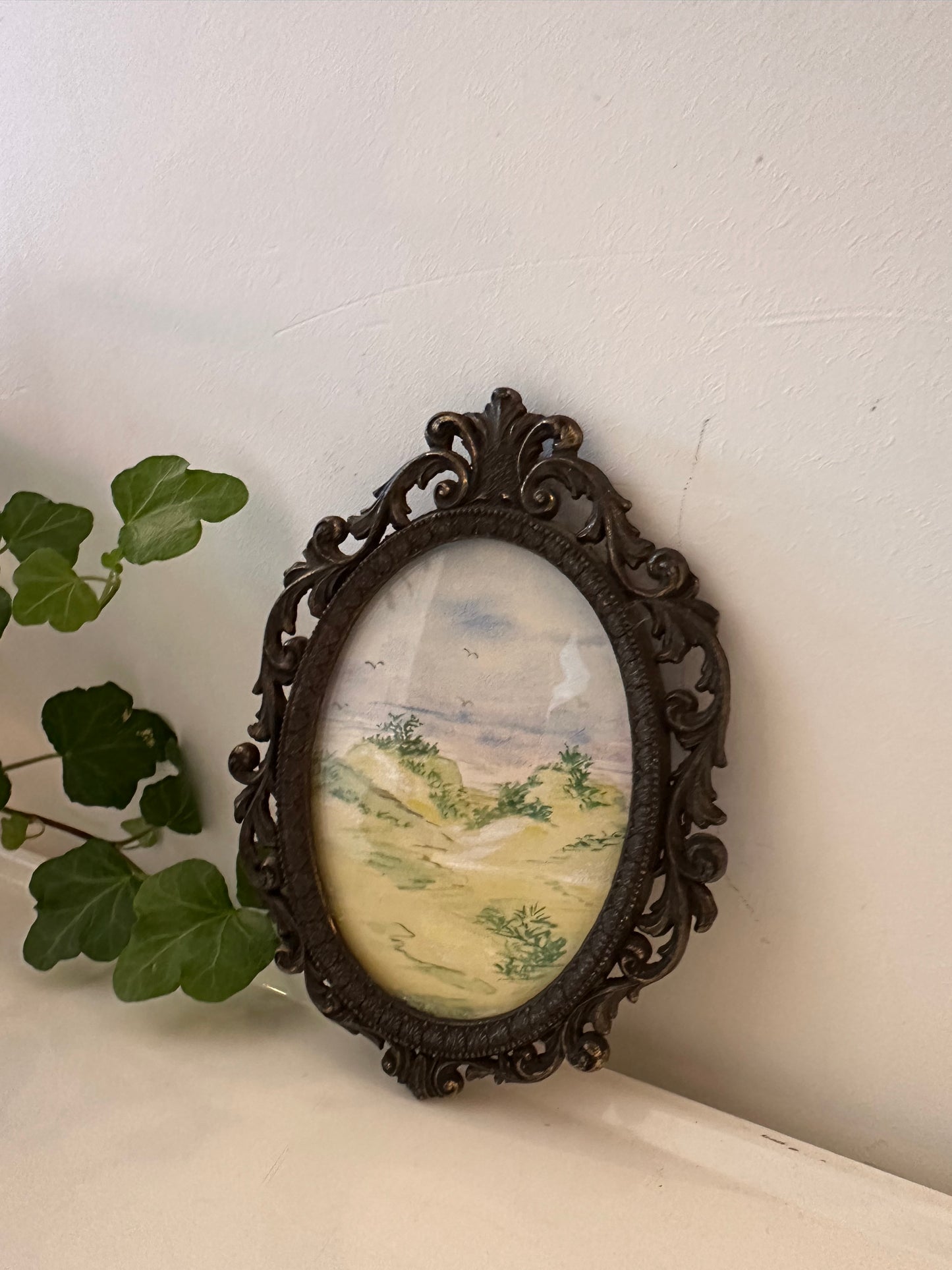 Antiek ovaal lijstje met Aquarel