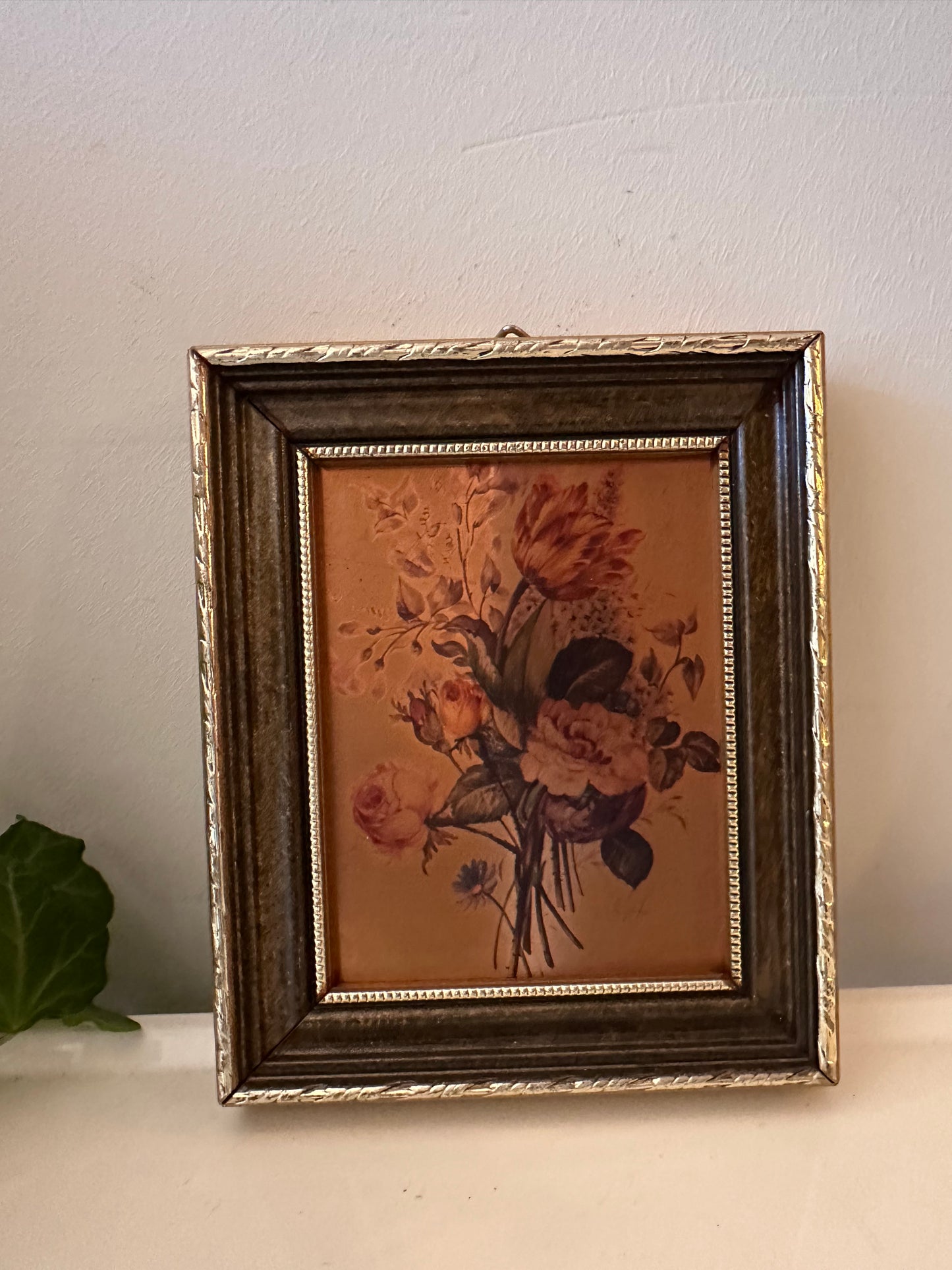 Klassiek prentje van een boeket in lijstje