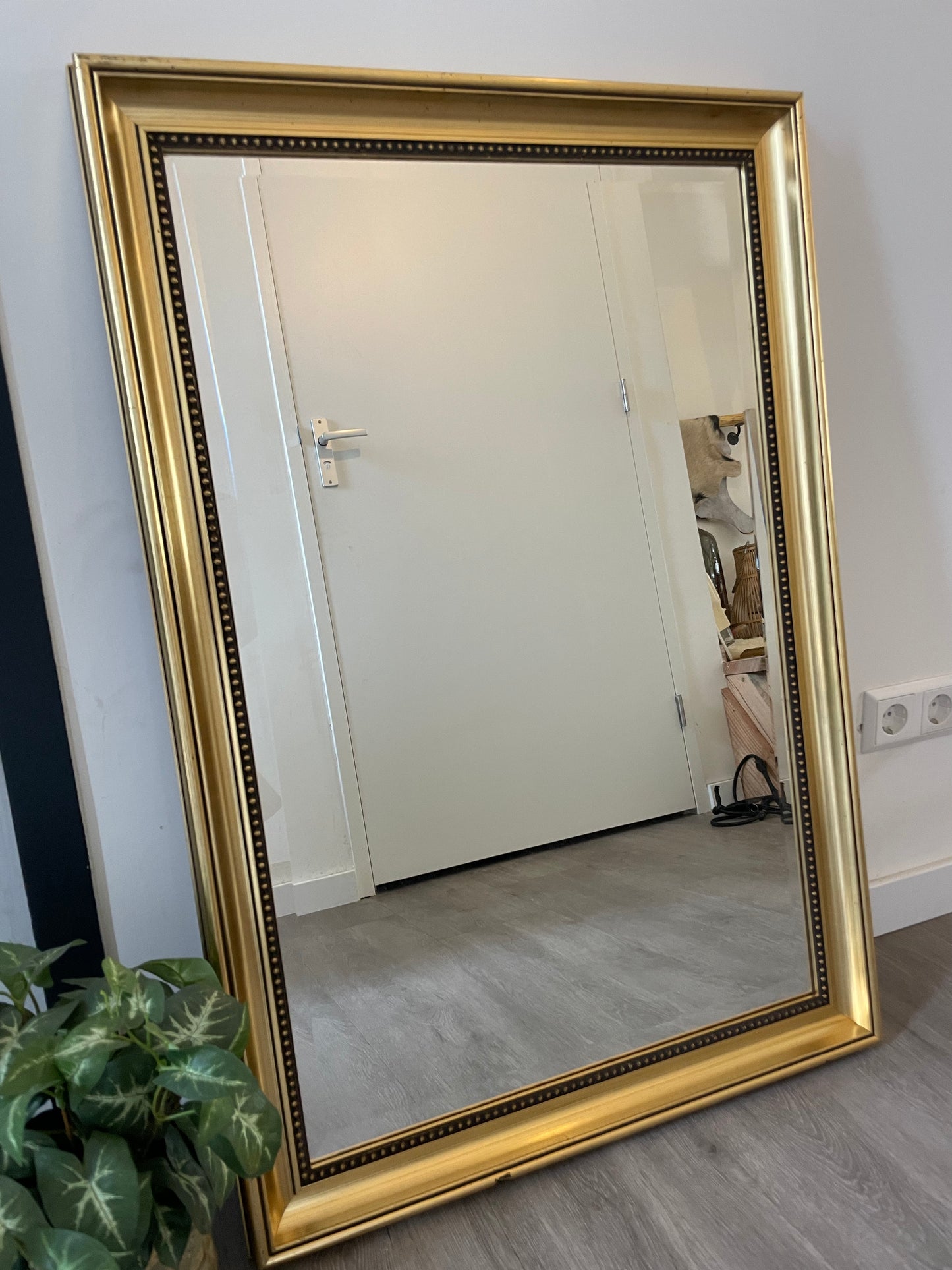 Goudkleurige spiegel facet geslepen glas