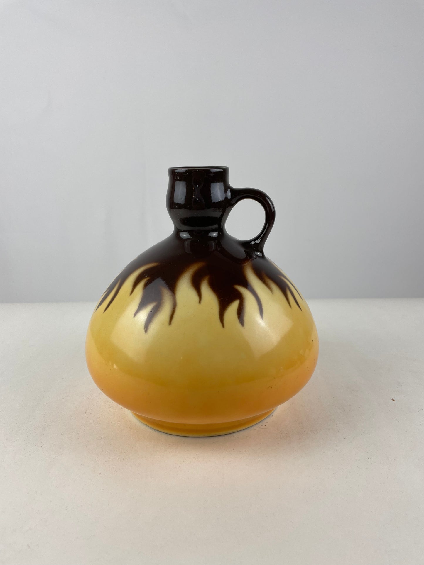 Vintage schenkkan Mosa keramiek