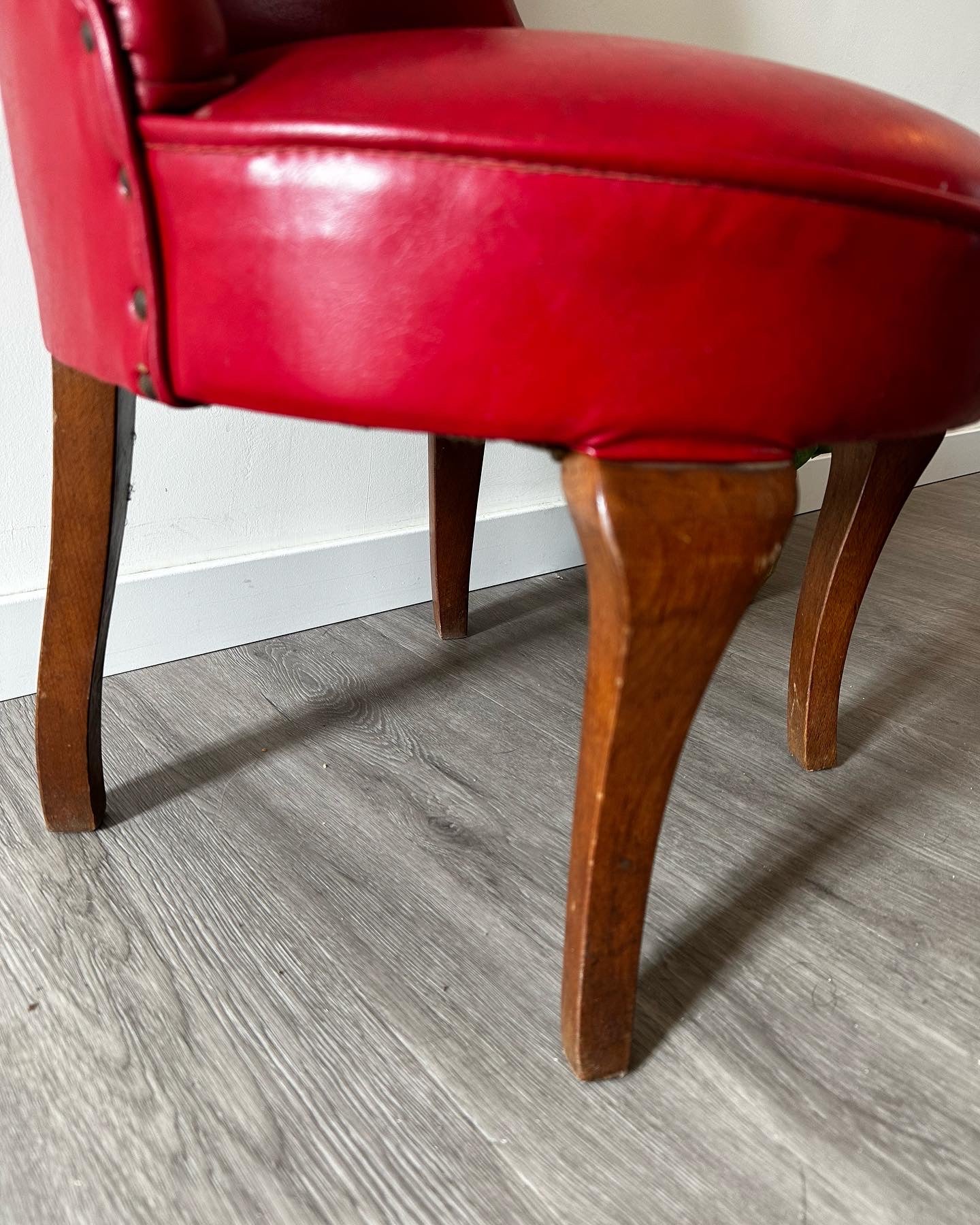 Vintage salon fauteuil food