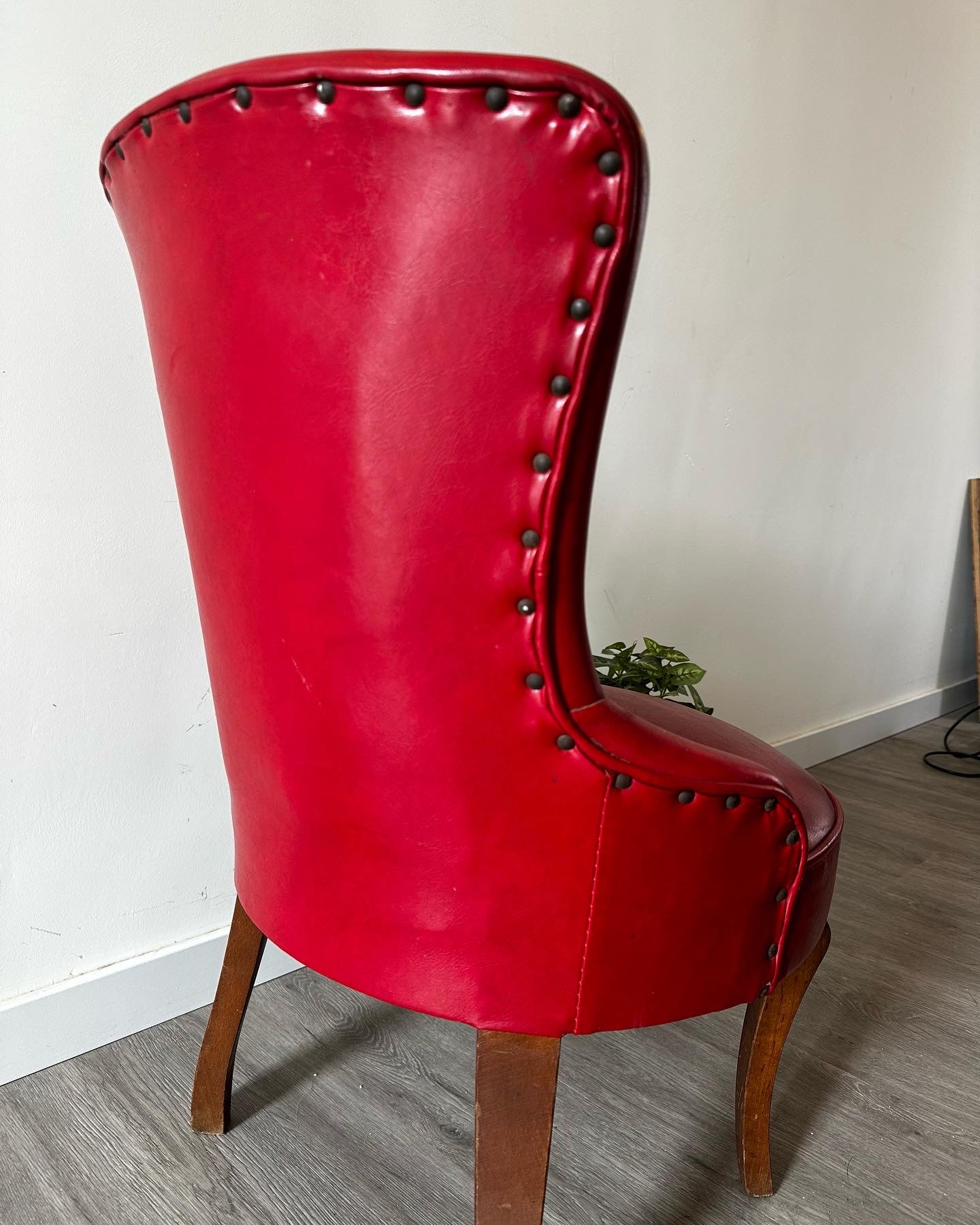 Vintage salon fauteuil food