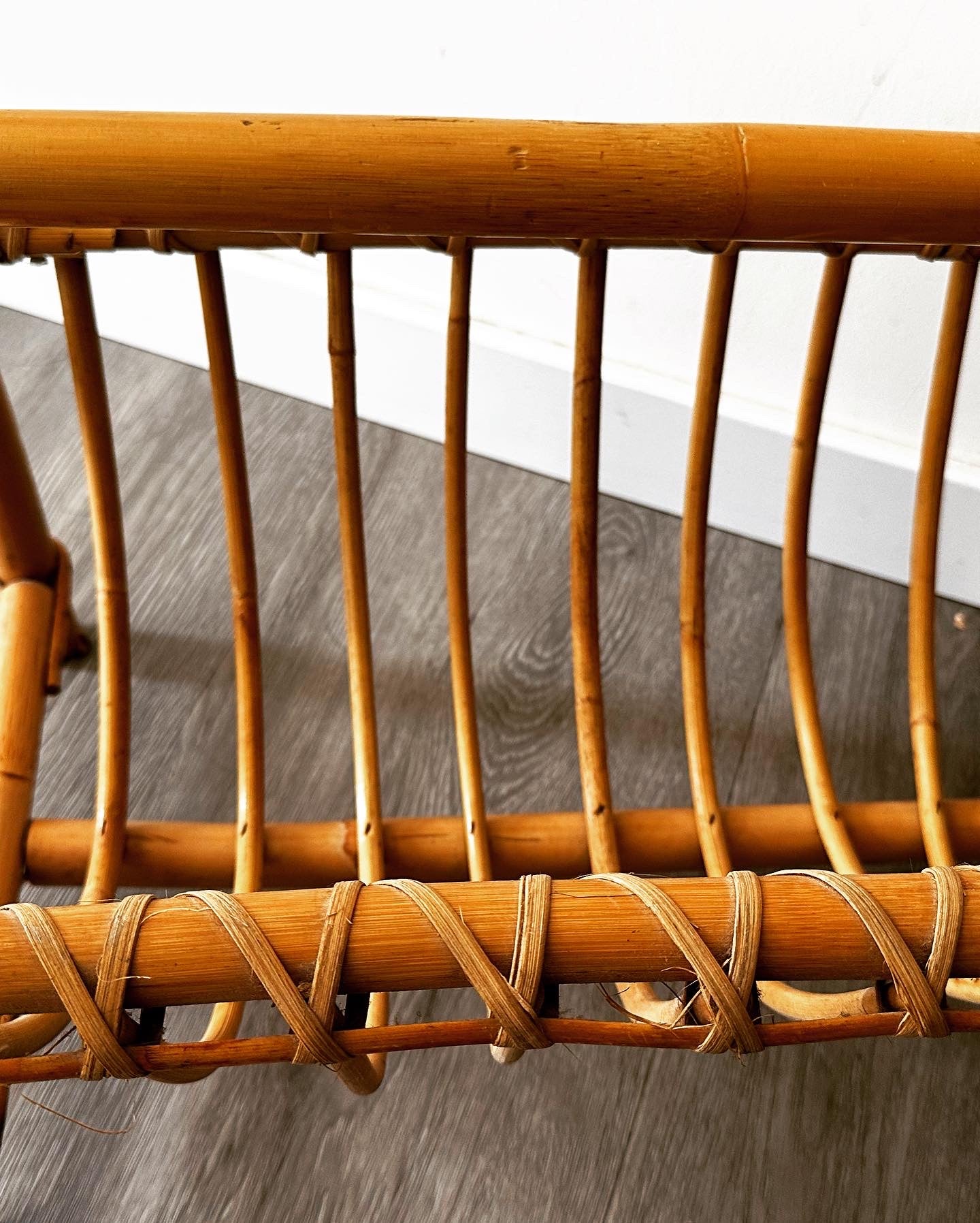 Vintage rotan lectuurbak/mand