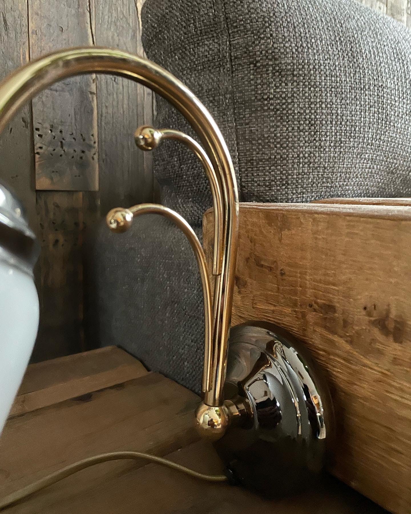 Wandlamp - Melkglas met koper - Vintage