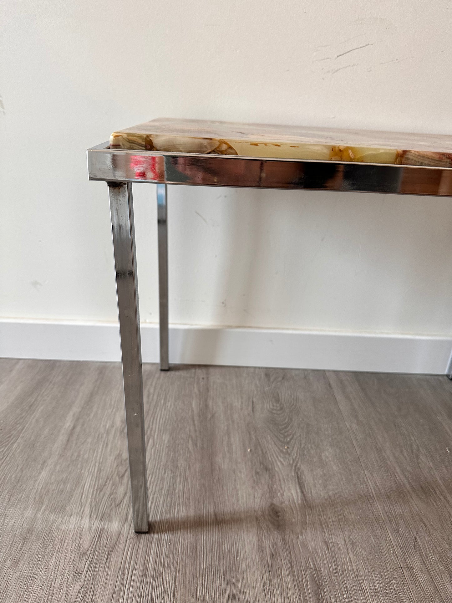 Vintage marmeren bijzettafel met chroom onderstel