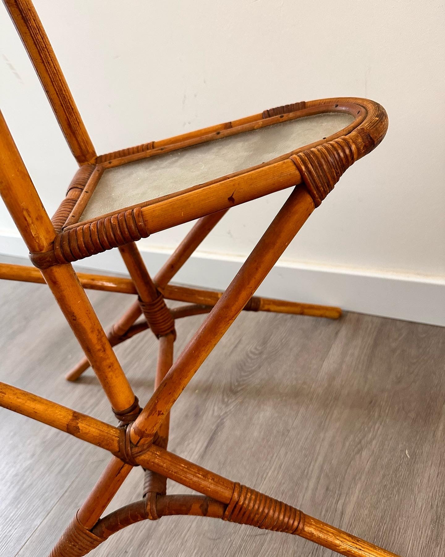 Vintage rotan bijzettafel/lectuurtafel