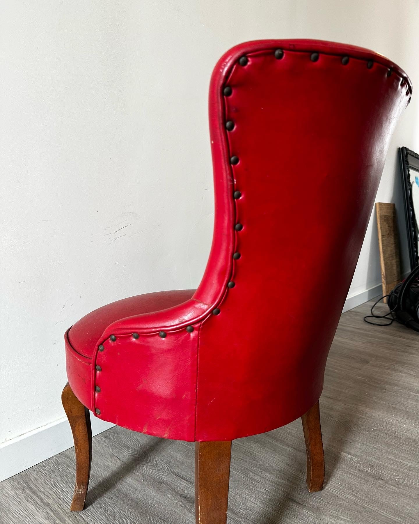 Vintage salon fauteuil food