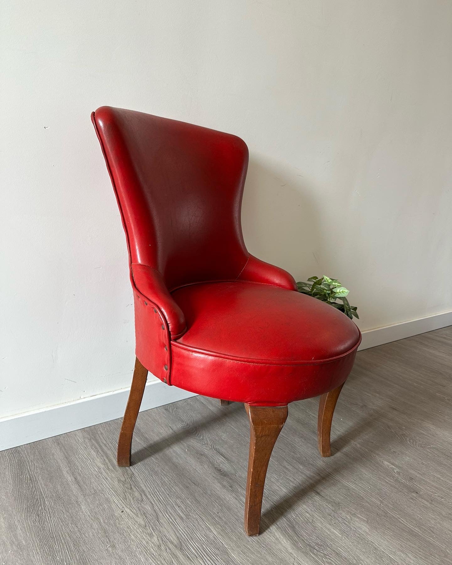Vintage salon fauteuil food
