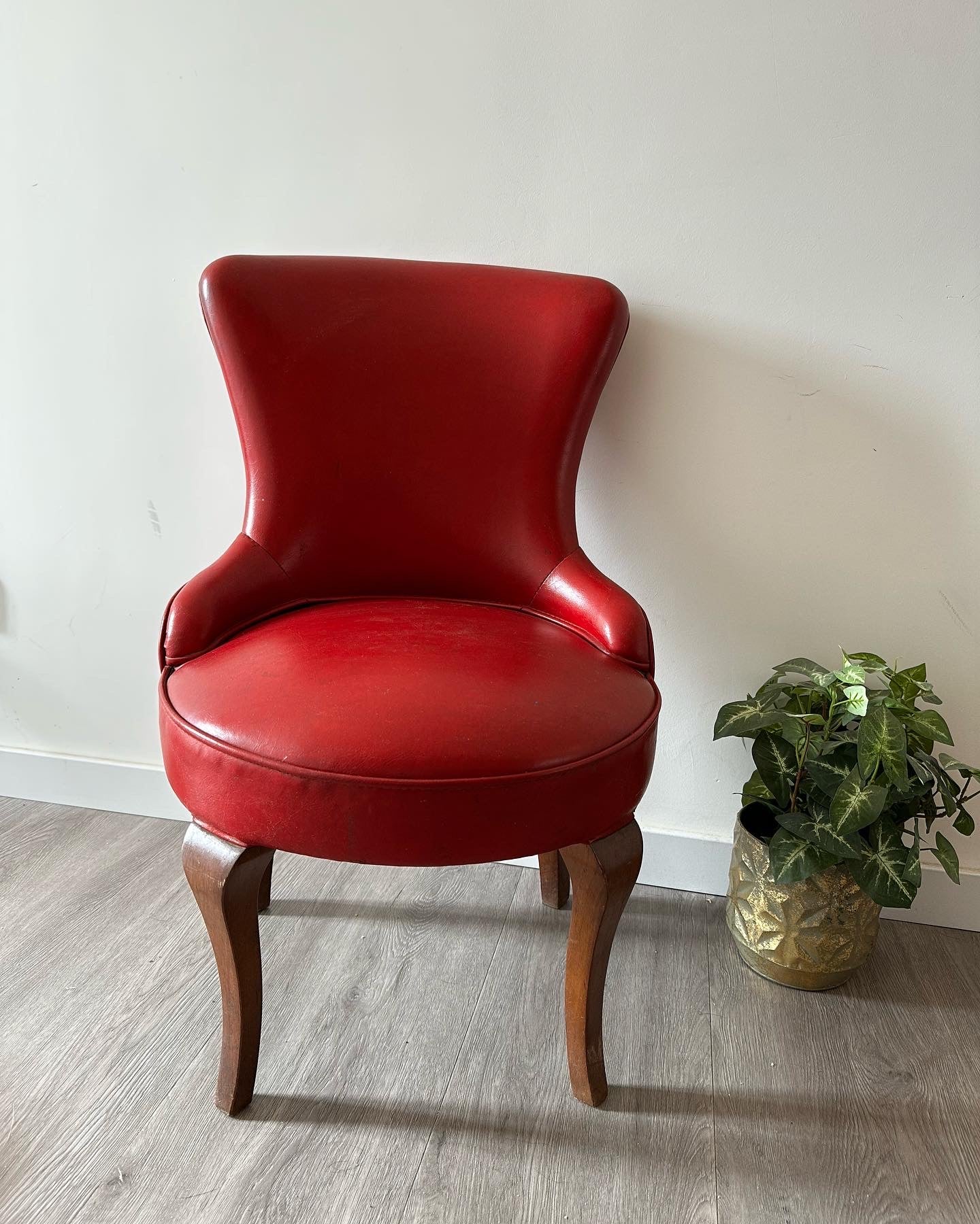 Vintage salon fauteuil food