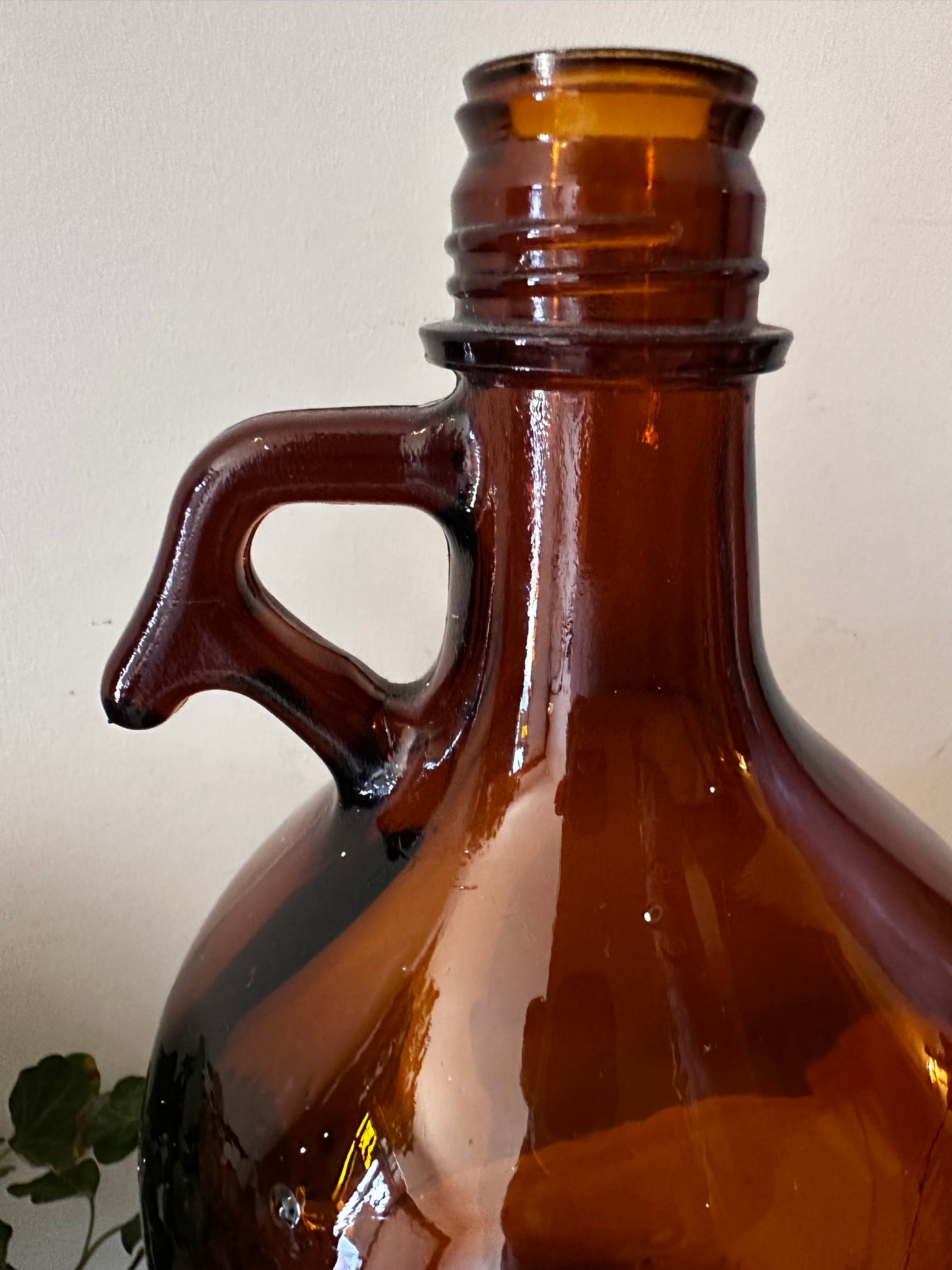 Amberkleurige flesvaas