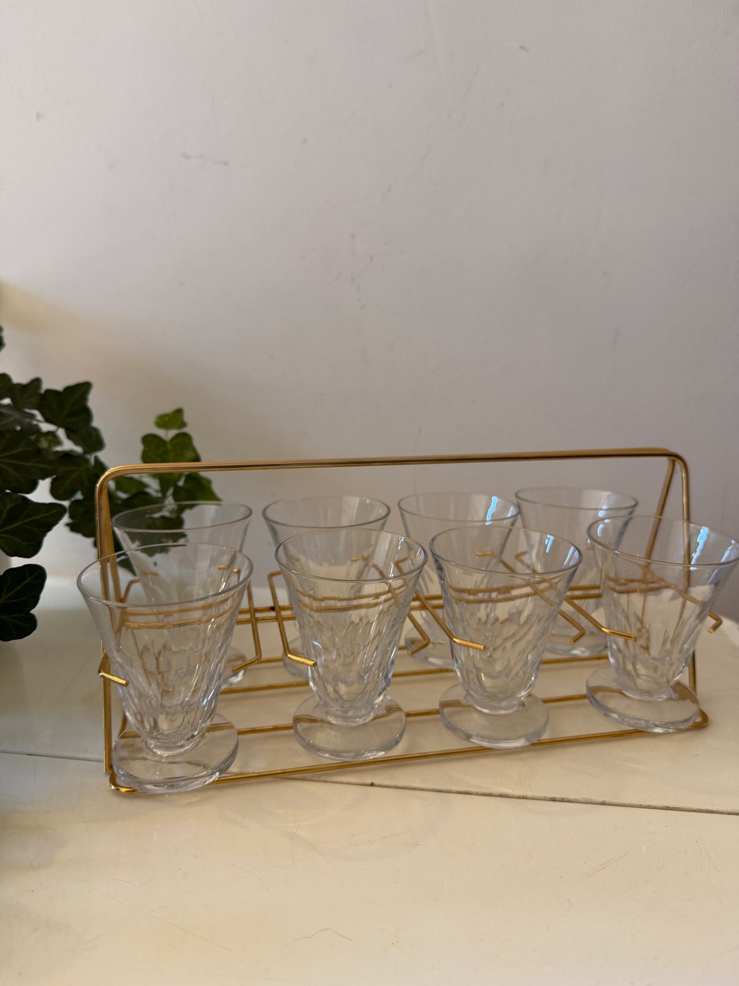 Set van 8 waterglazen in messing houder jaren 50