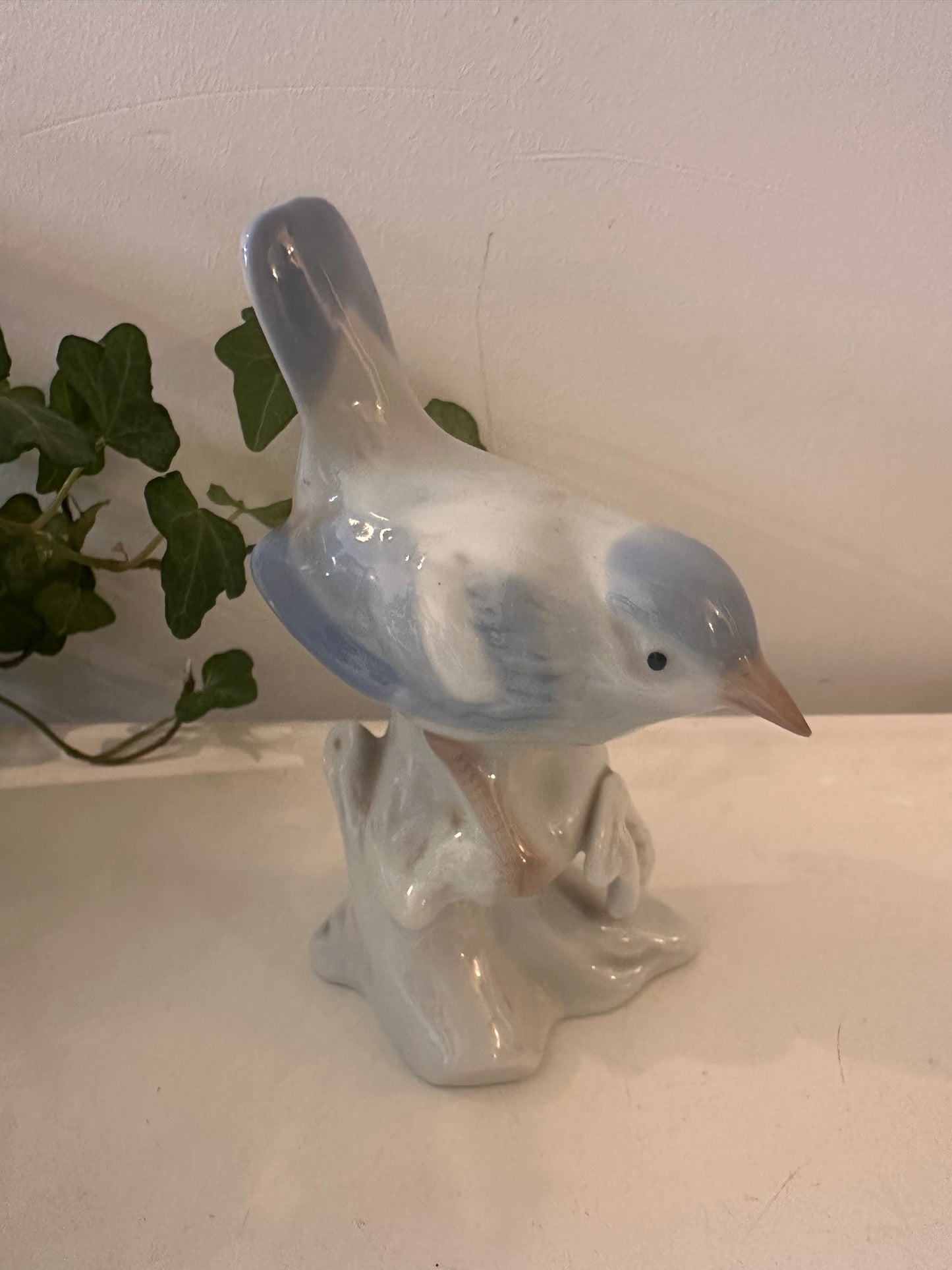 Porseleinen vogel beeldje