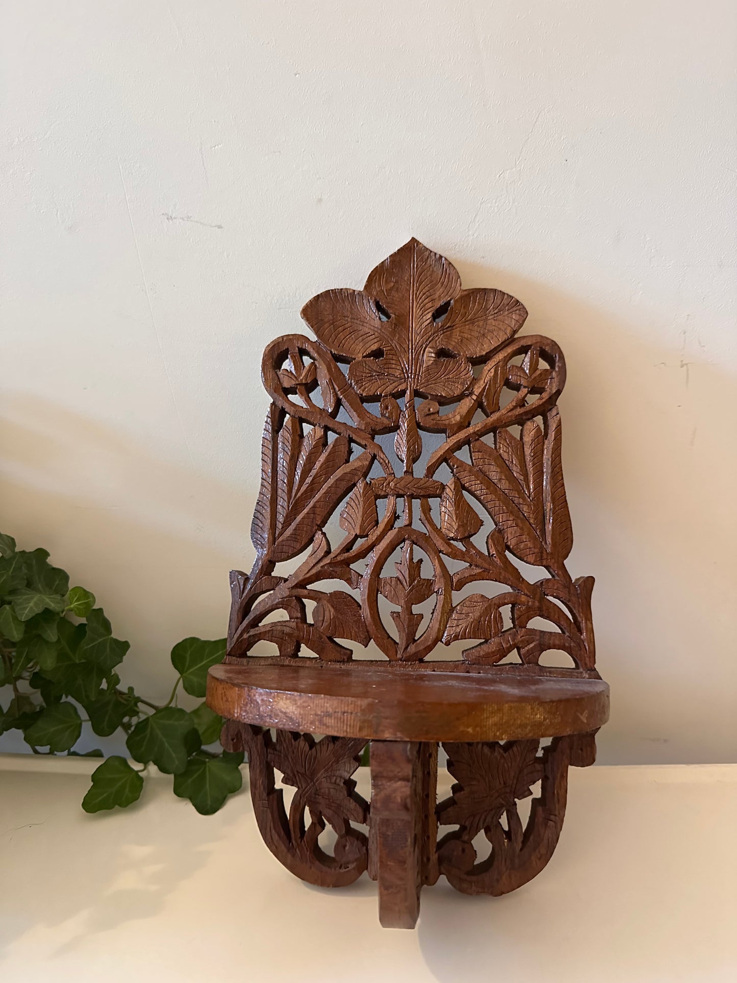 Houten opengewerkte console