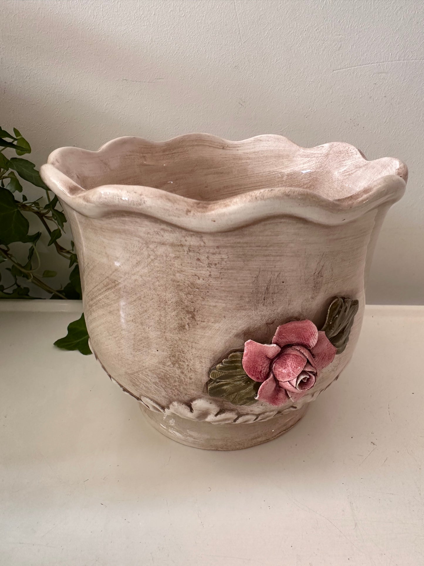 Bloempot brocante met roosjes