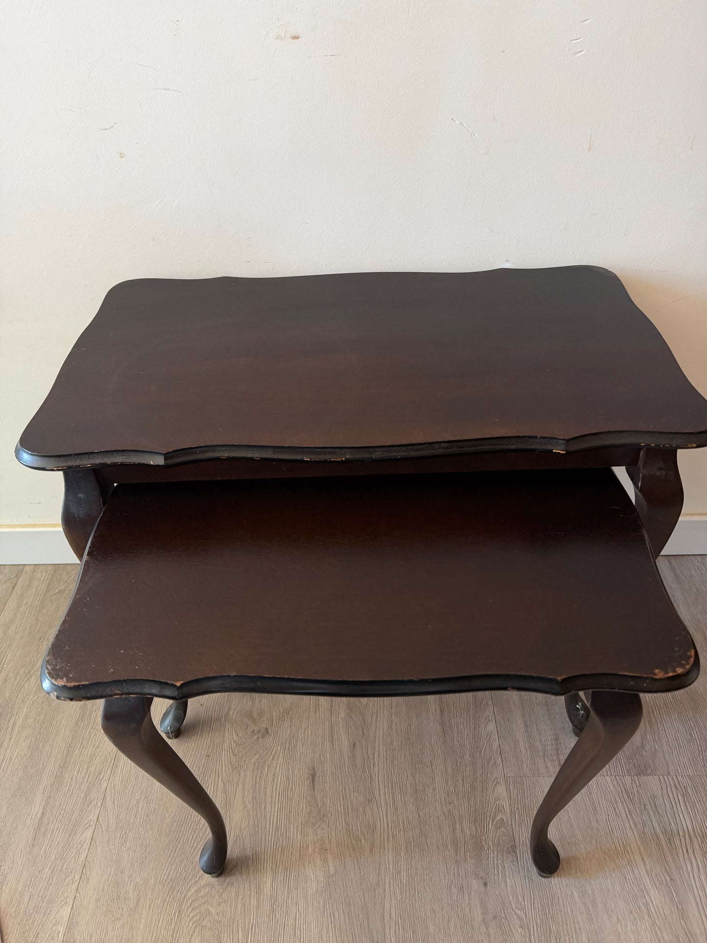 Miniset van twee tafeltjes queen anne