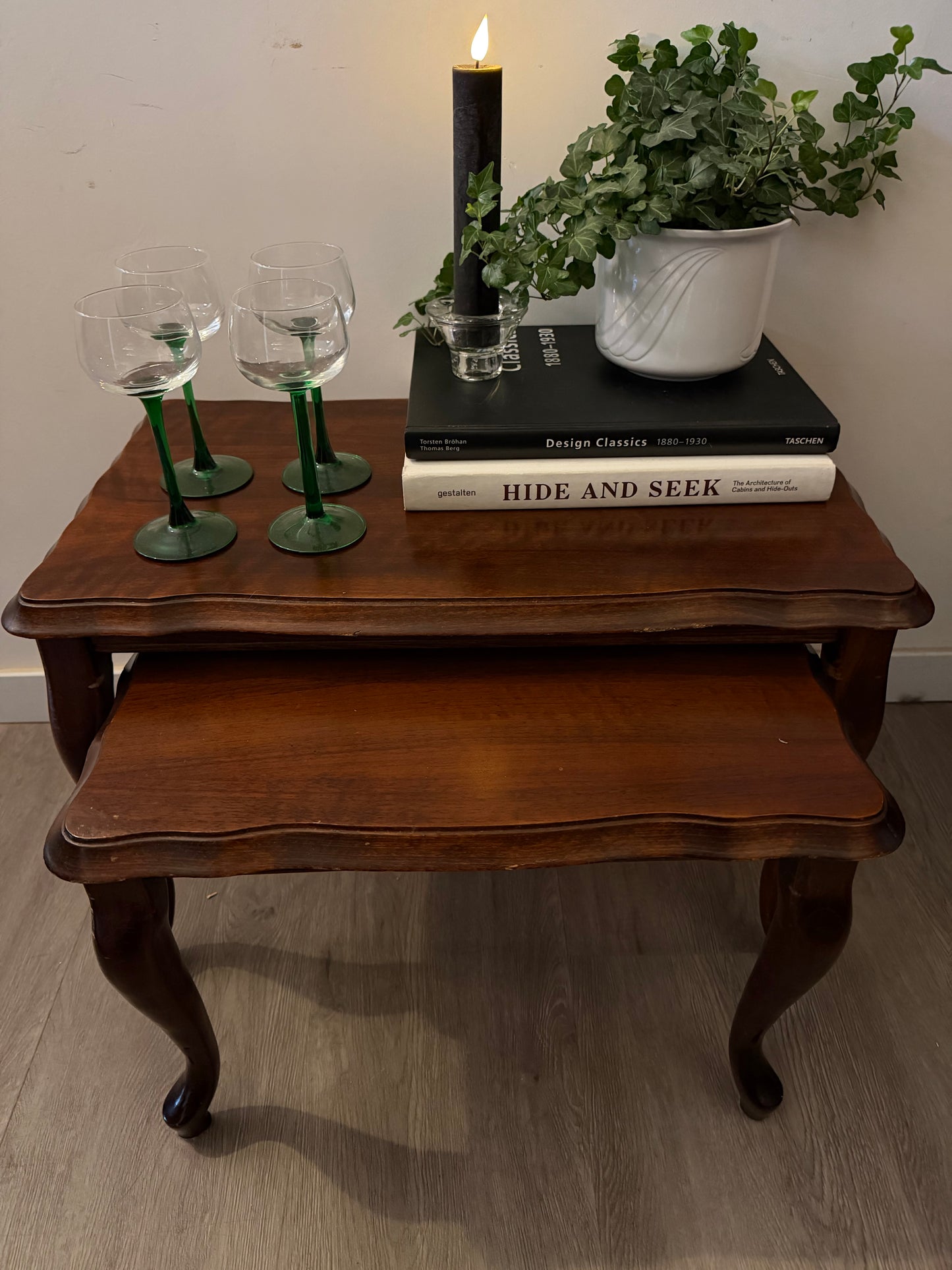 Set van 2 queen Ann tafeltjes bijzettafeltjes
