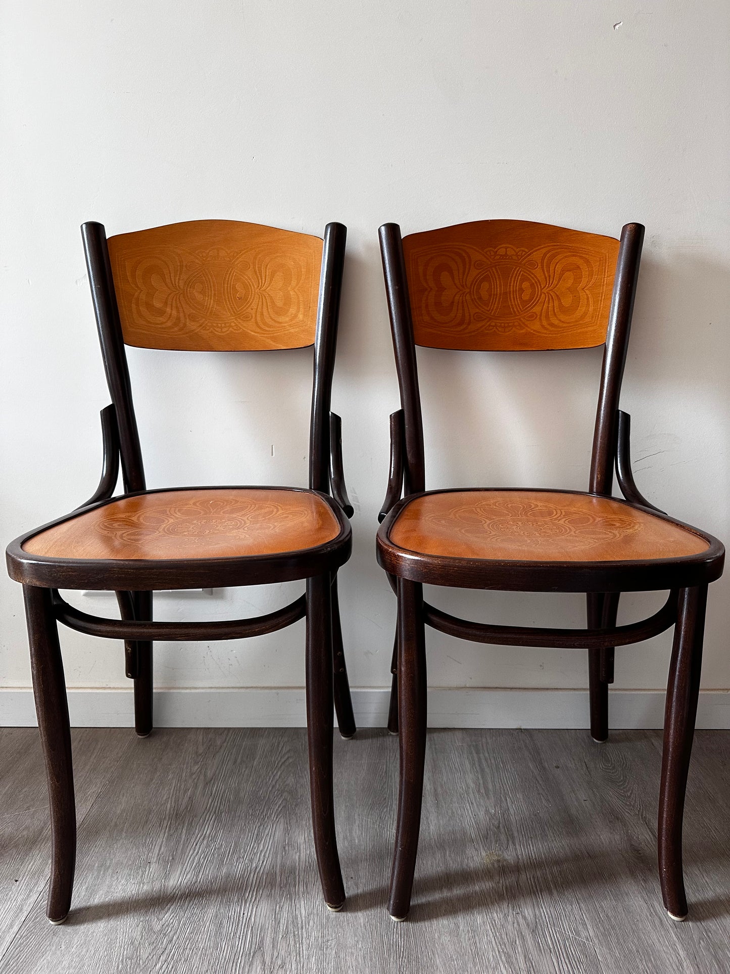 2 Thonet stijl vintage houten stoelen