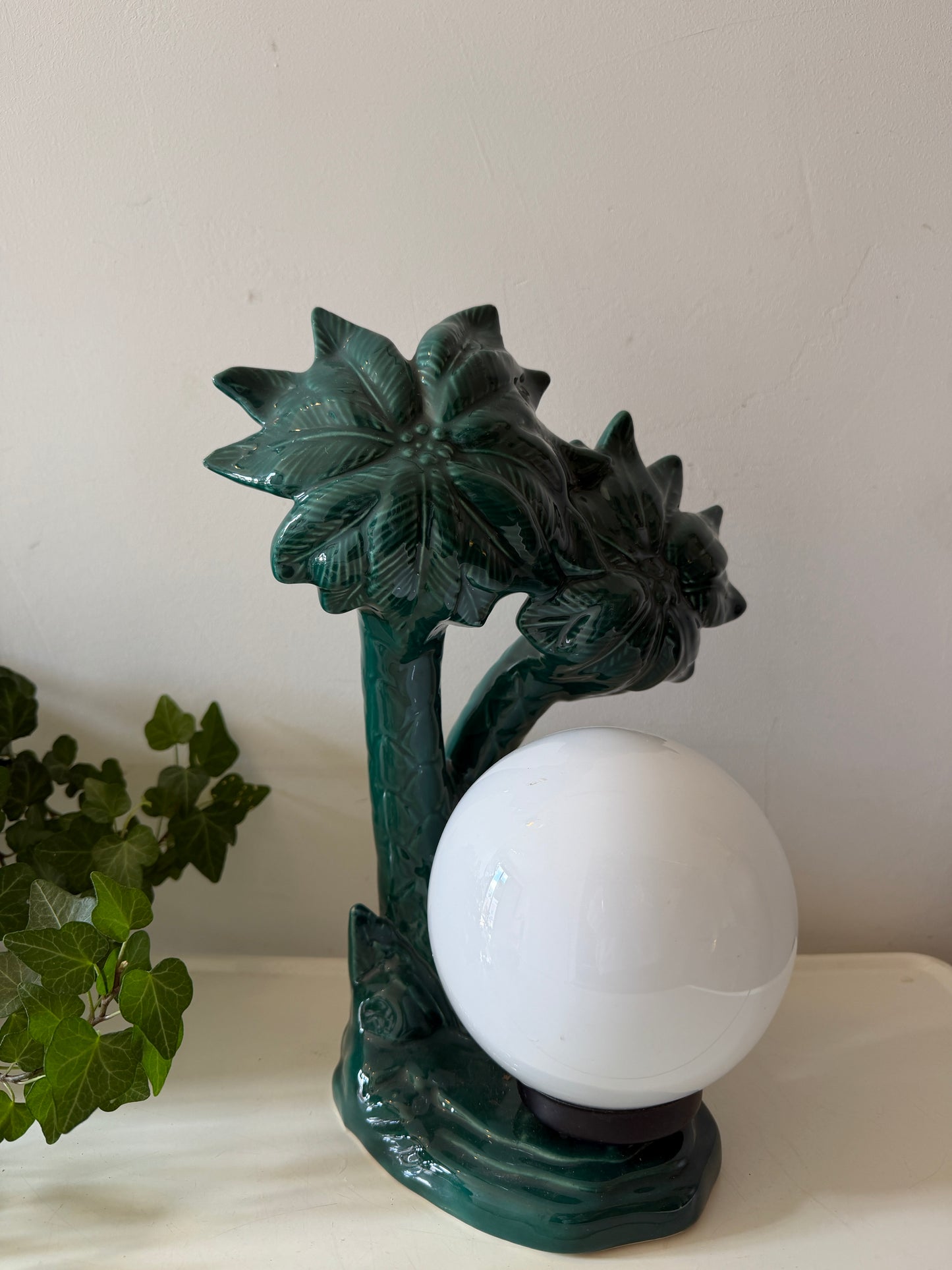 Vintage palmbomen lamp met glazen bol