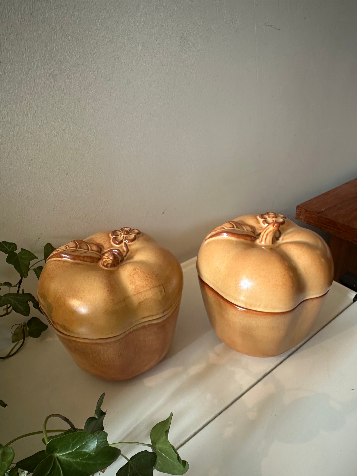 Twee keramieken bewaarpotten jaren 70 Prijs per stuk