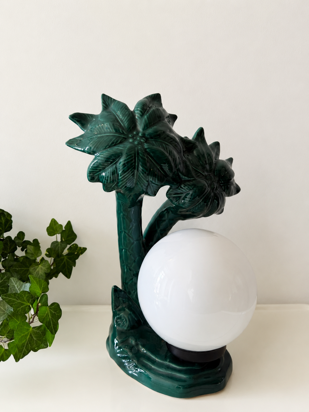 Vintage palmbomen lamp met glazen bol