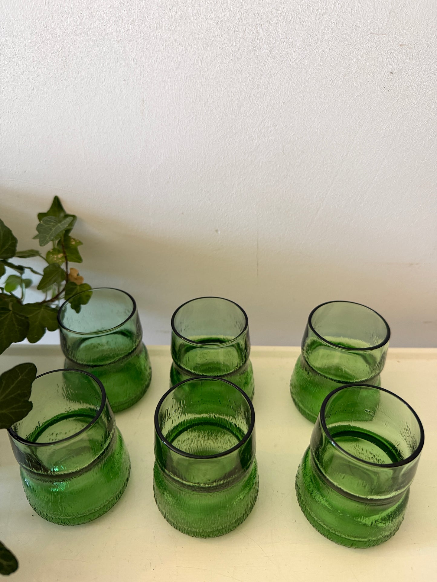 Set van 6 Amaro Averna smaragd groene glazen