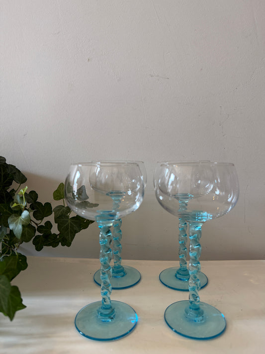 Wijnglazen met lichtblauw gedraaide voet set van 4