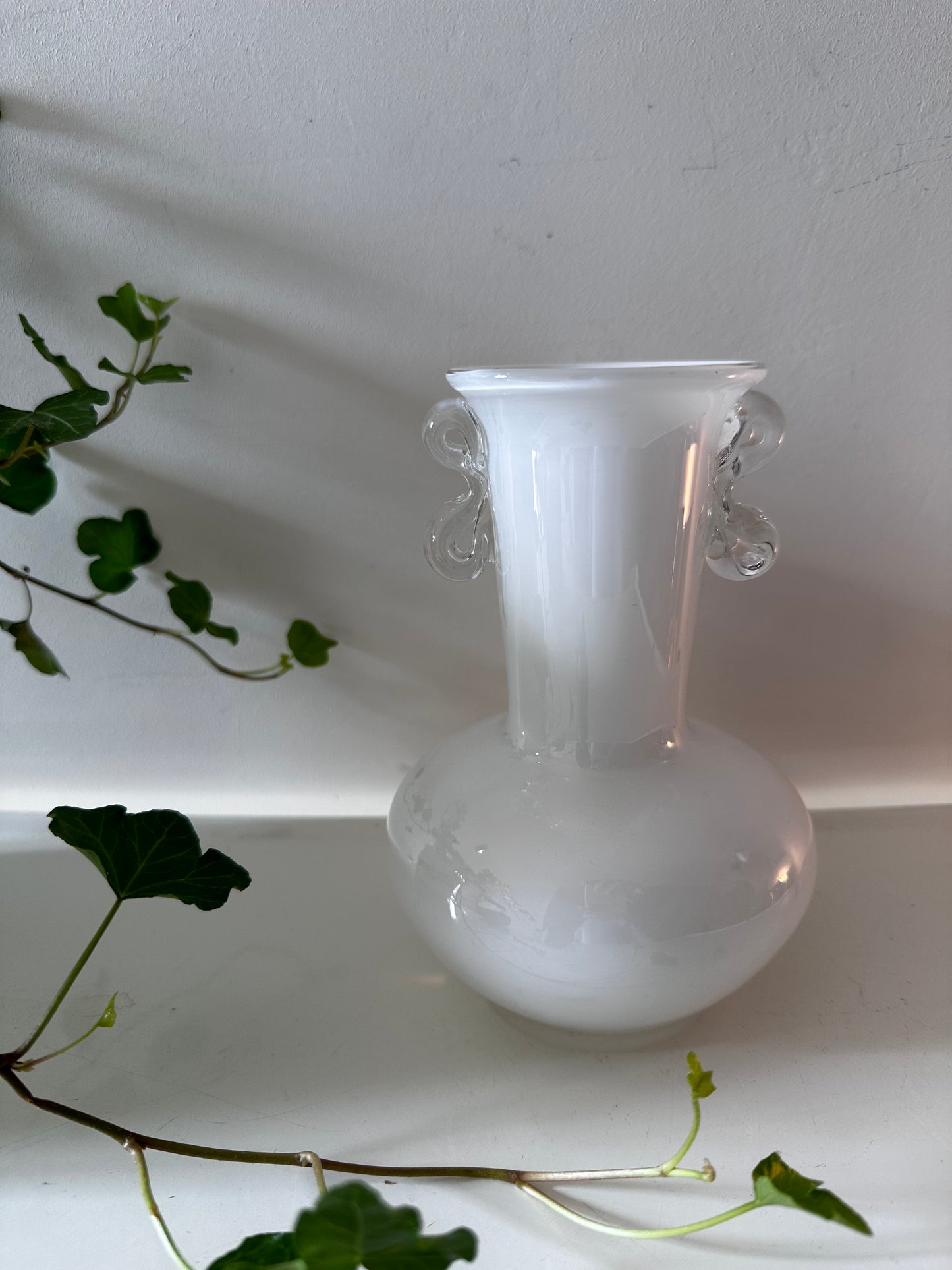 Opaline vaas vintage wit