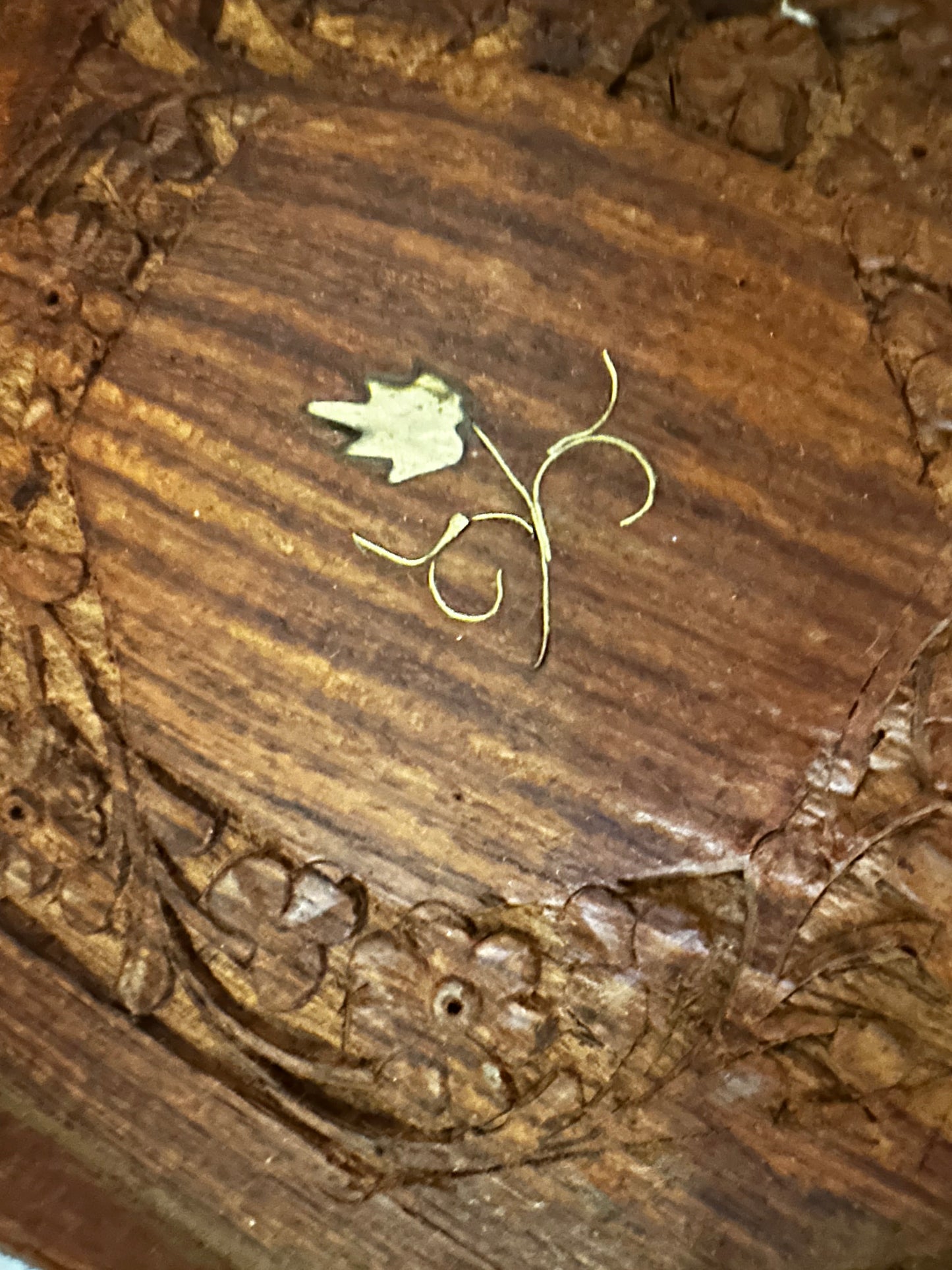 Houten schaaltje met messing inleg