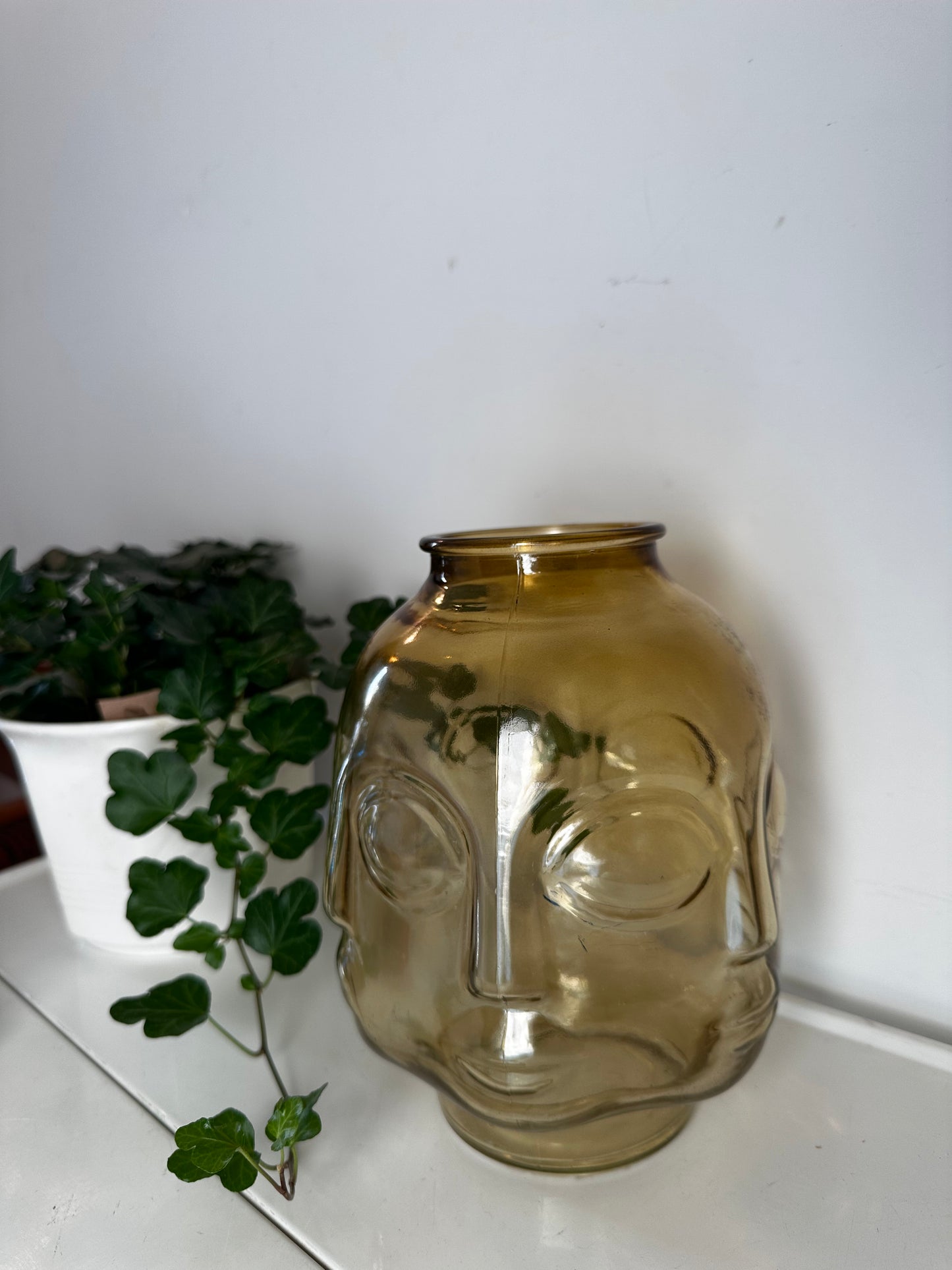 Amberkleurige vintage glazen vaas