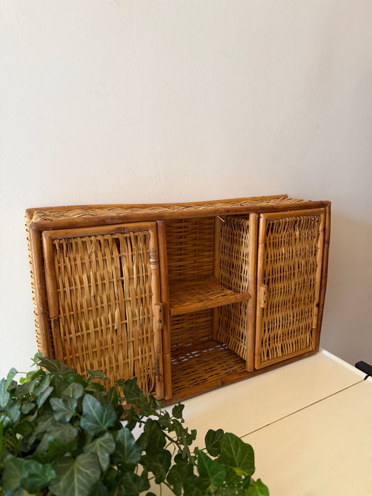 Rotan kastje met deurtjes