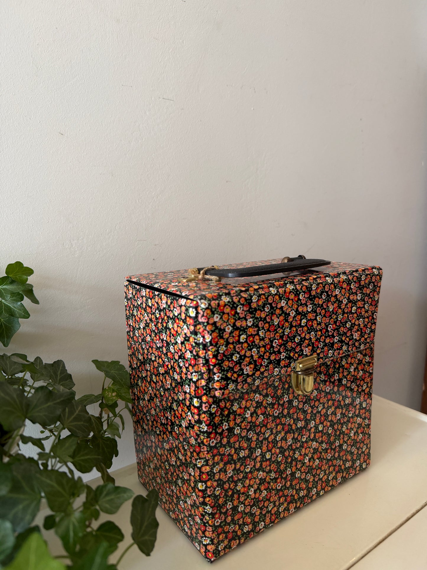 Singeltjeskoffer met bloemtjesmotief