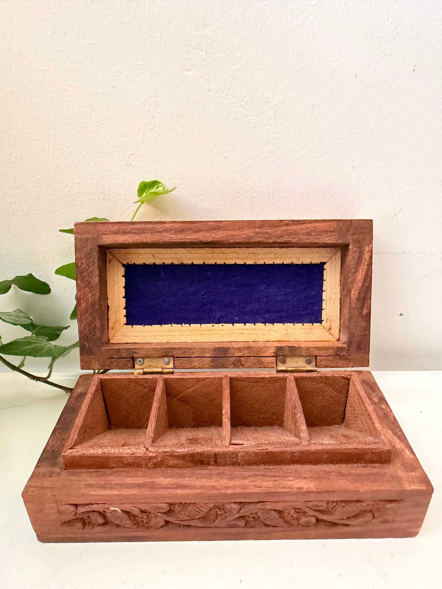 Houten bewaardoosje met inleg